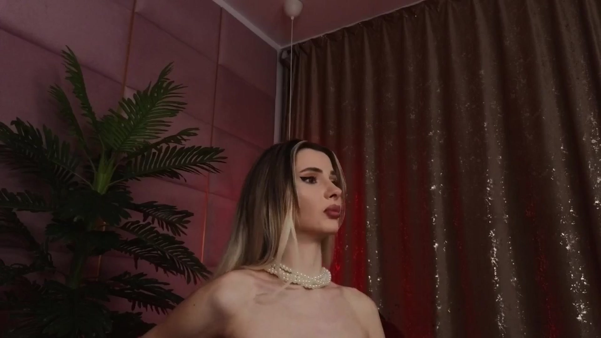 Gallery image thumbnail from ElaBlue's myfreecams stream on, 06/23/2025, 23:11 image 11 of 20