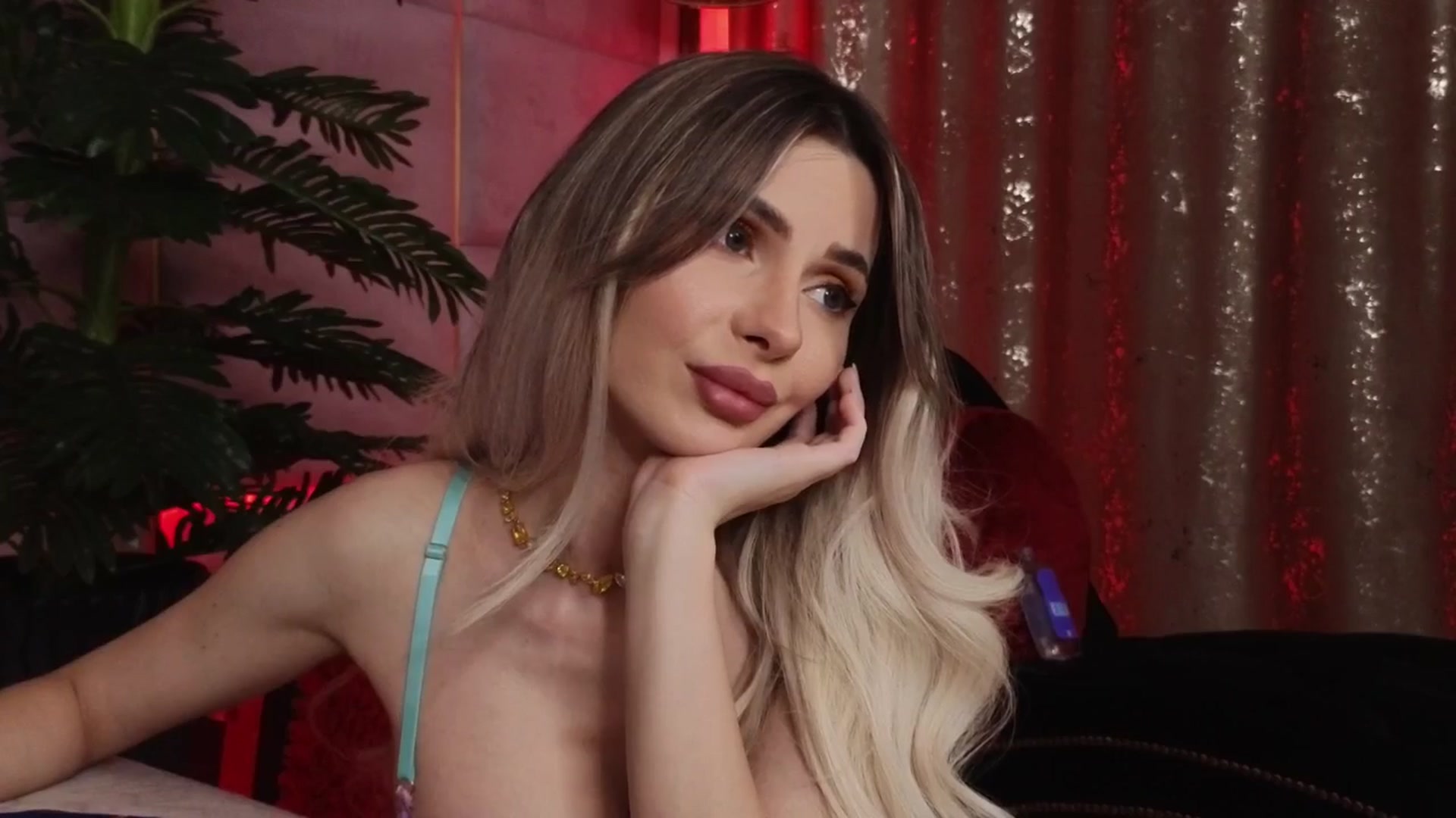 Gallery image thumbnail from ElaBlue's myfreecams stream on, 06/25/2025, 22:24 image 15 of 20