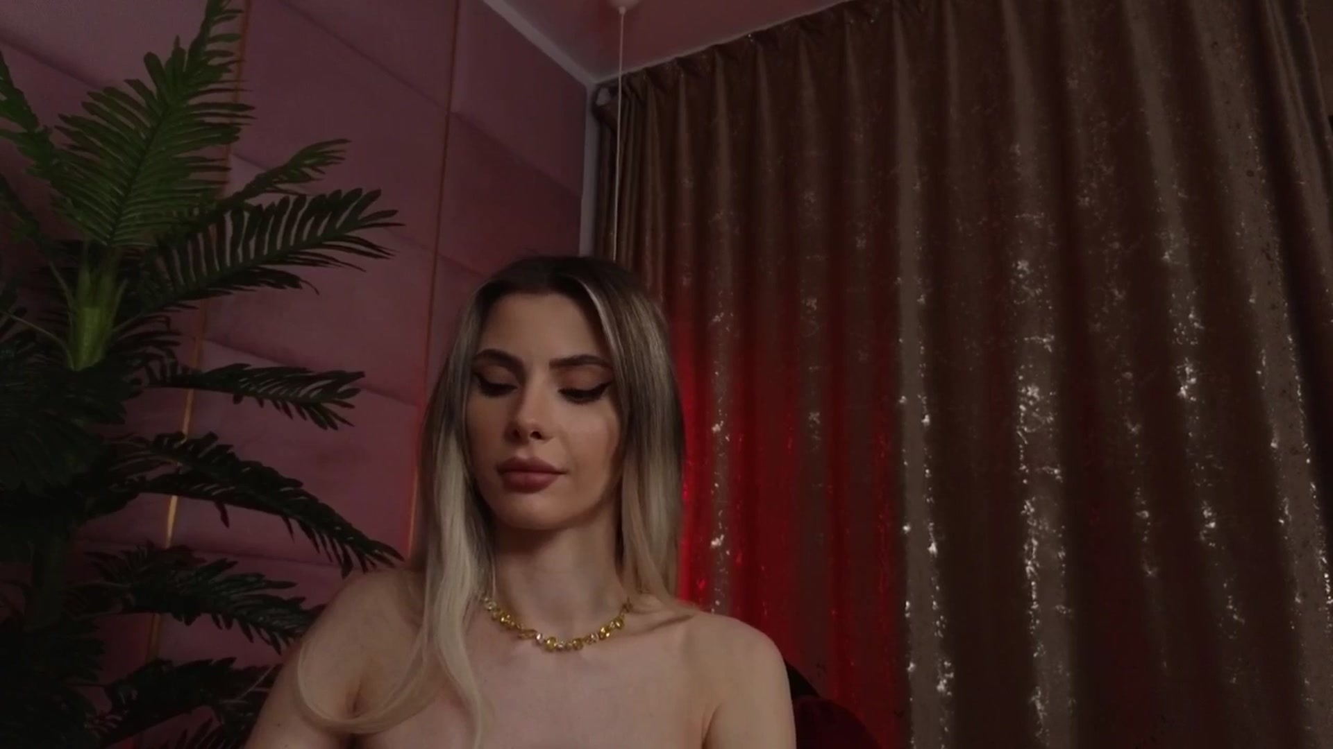 Gallery image thumbnail from ElaBlue's myfreecams stream on, 06/30/2025, 22:48 image 2 of 20
