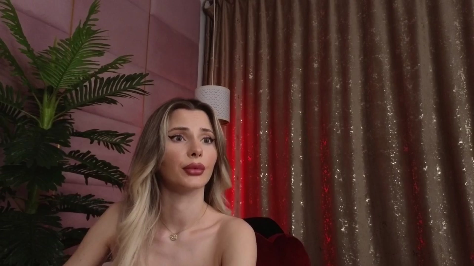 Gallery image thumbnail from ElaBlue's myfreecams stream on, 07/27/2025, 22:18 image 17 of 20