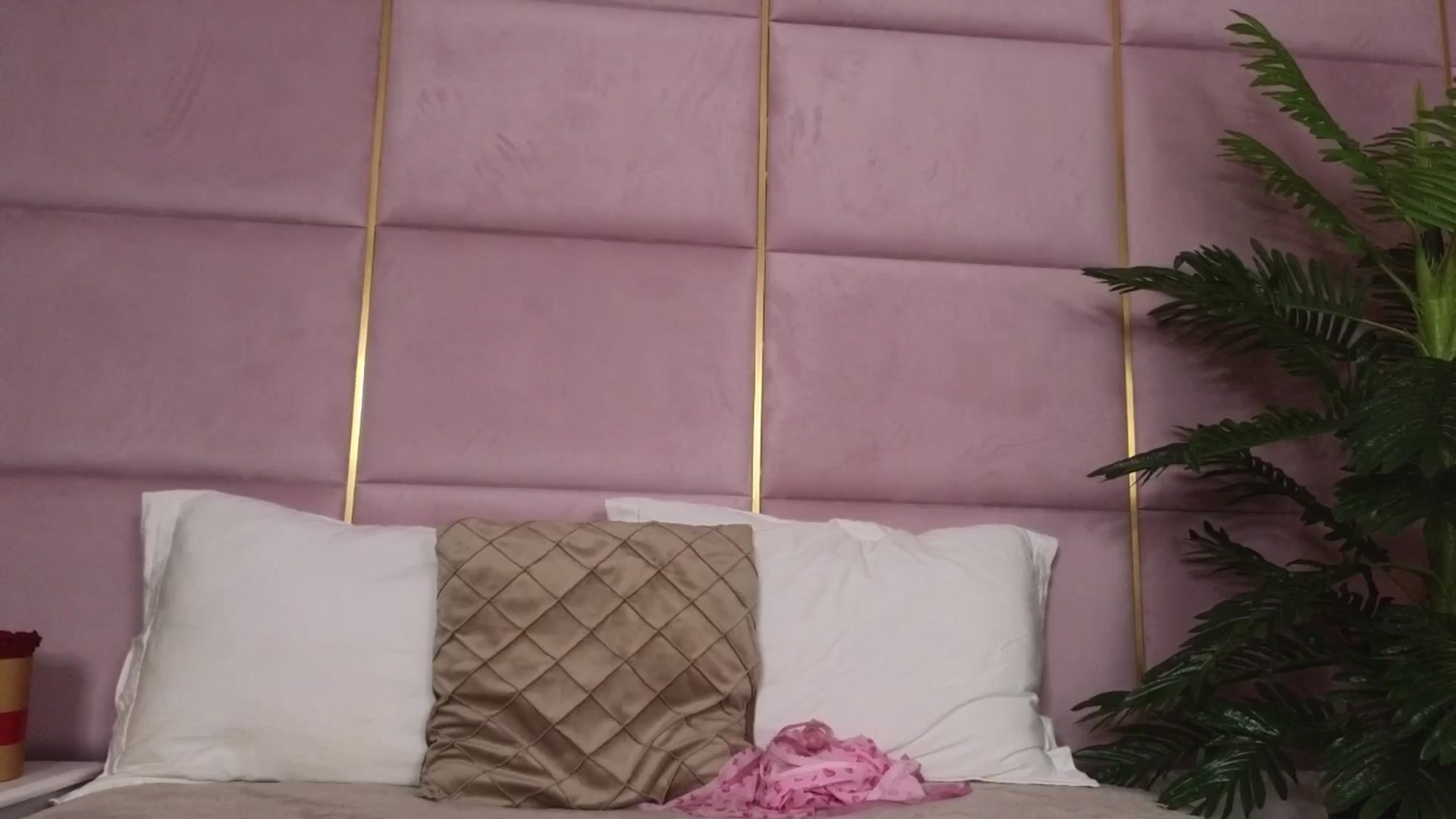 Gallery image thumbnail from ElaBlue's myfreecams stream on, 07/29/2025, 06:31 image 15 of 20