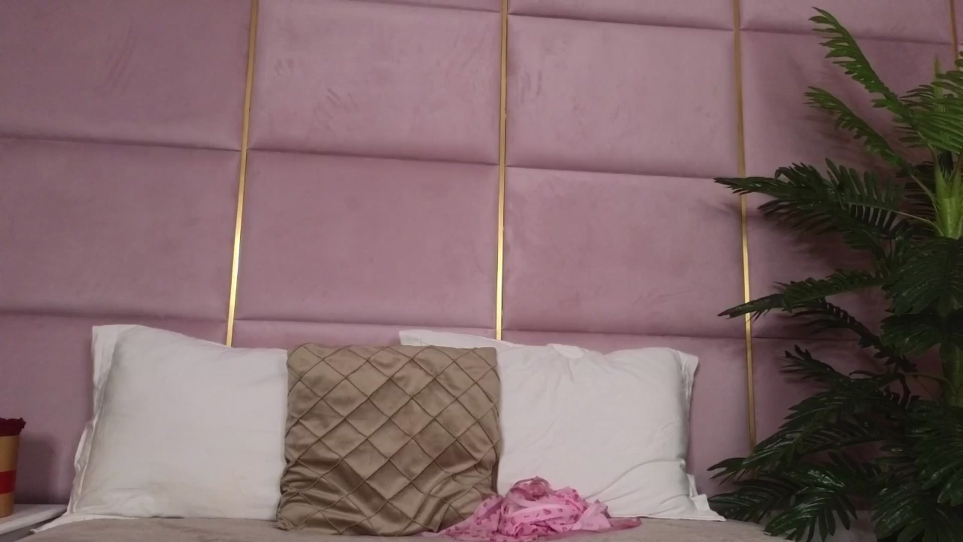 Gallery image thumbnail from ElaBlue's myfreecams stream on, 07/29/2025, 06:31 image 16 of 20