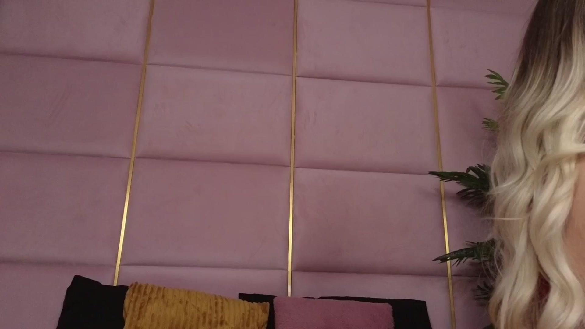 Gallery image thumbnail from ElaBlue's myfreecams stream on, 08/21/2025, 22:53 image 20 of 20
