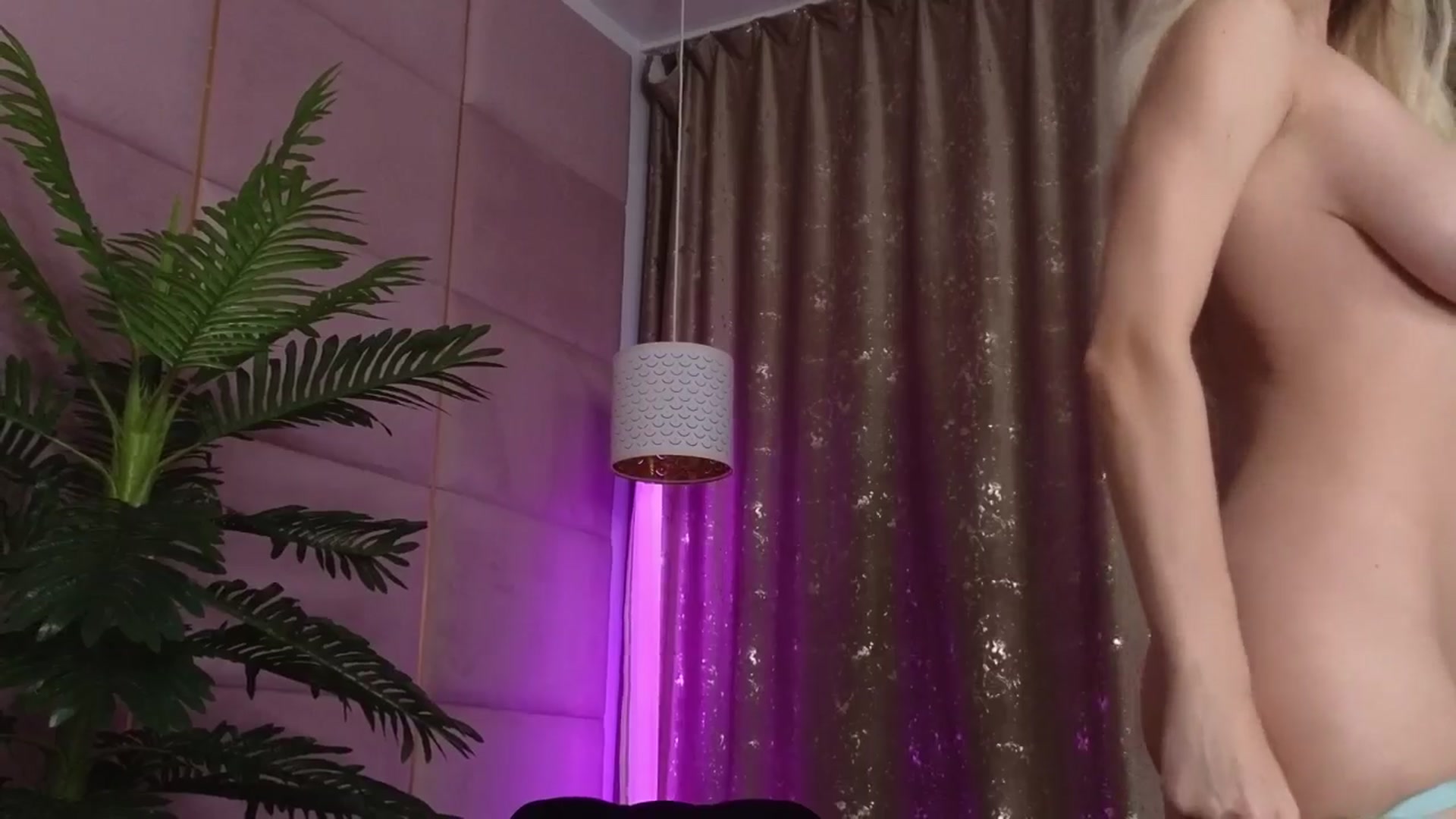 Gallery image thumbnail from ElaBlue's myfreecams stream on, 09/19/2025, 03:01 image 7 of 20
