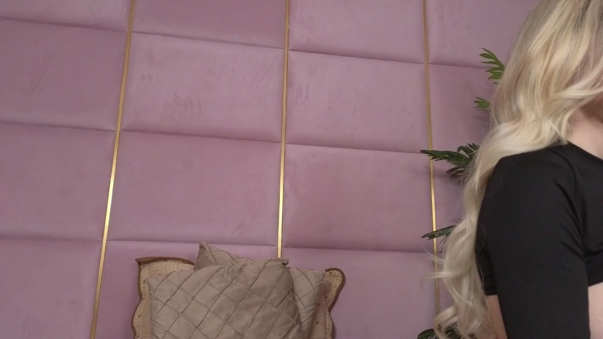 Gallery image thumbnail from ElaBlue's myfreecams stream on, 09/27/2025, 02:47 image 5 of 20