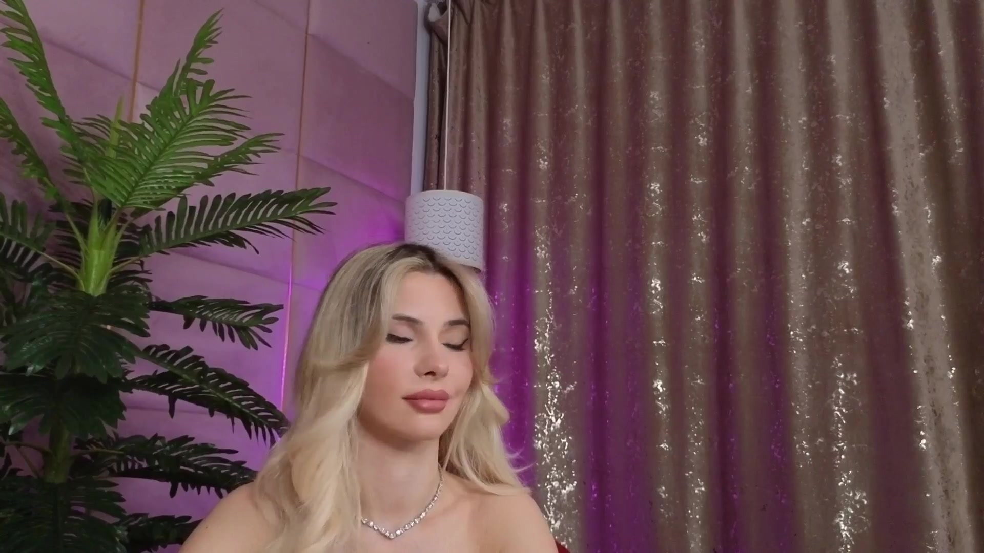 Gallery image thumbnail from ElaBlue's myfreecams stream on, 10/03/2025, 23:15 image 9 of 20