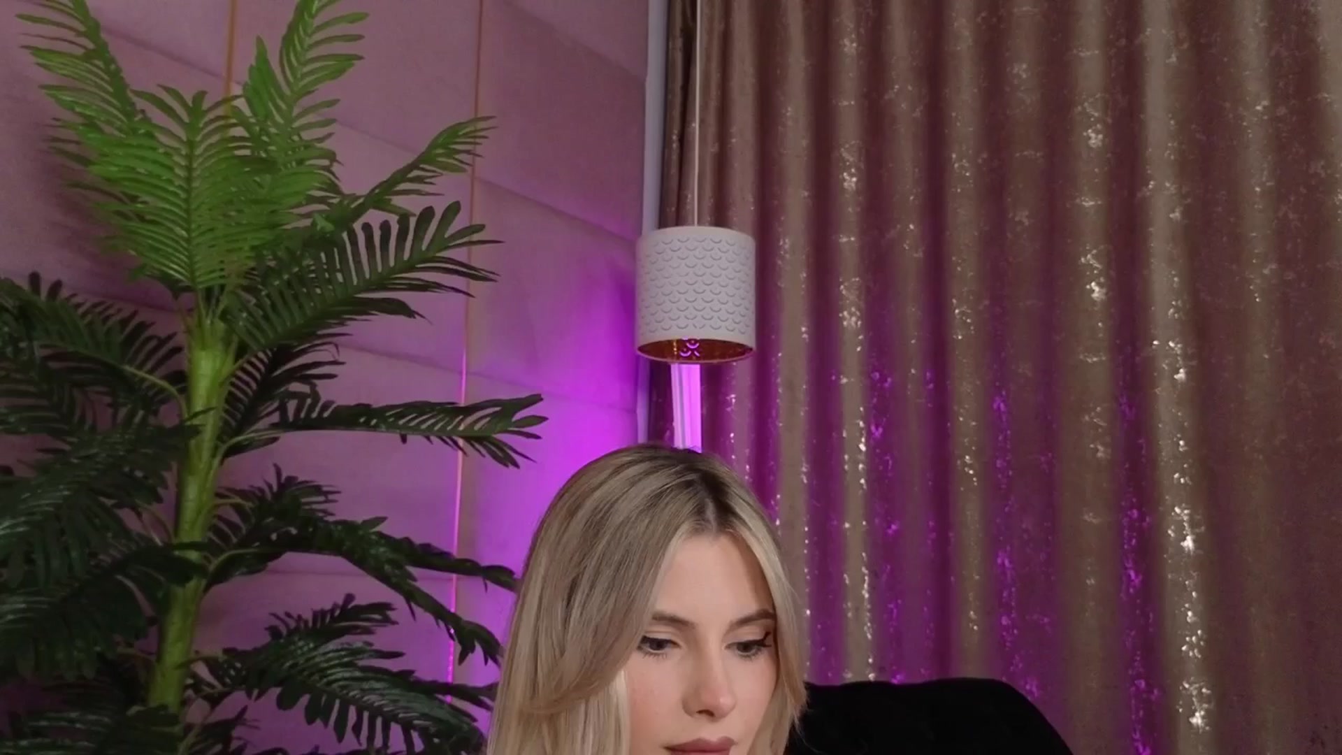 Gallery image thumbnail from ElaBlue's myfreecams stream on, 10/15/2025, 24:04 image 10 of 20