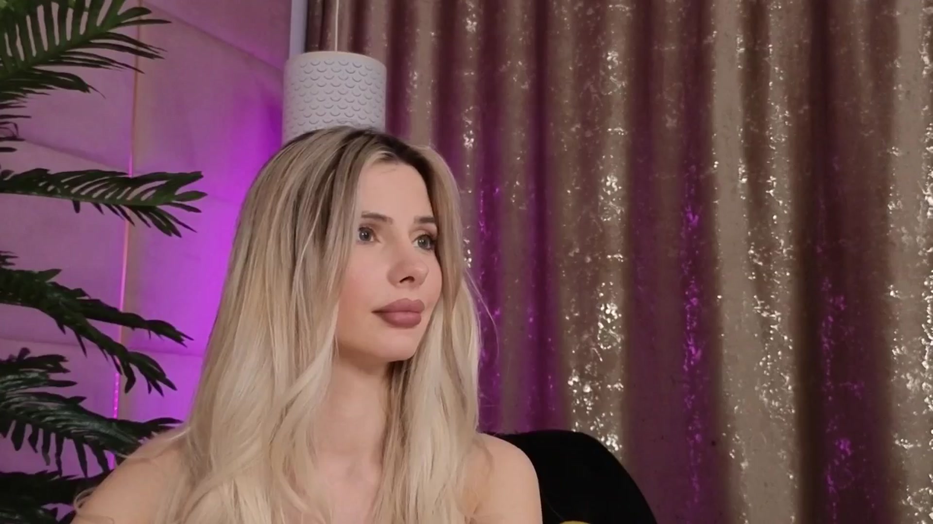 Gallery image thumbnail from ElaBlue's myfreecams stream on, 10/16/2025, 01:20 image 19 of 20