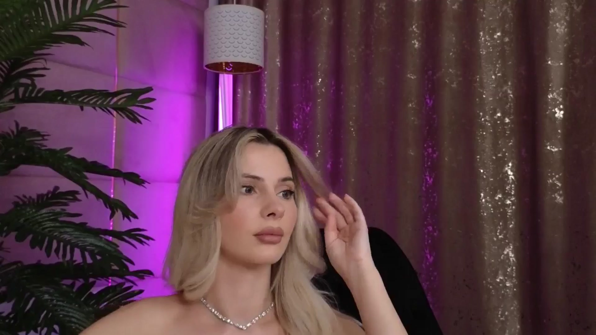 Gallery image thumbnail from ElaBlue's myfreecams stream on, 10/16/2025, 20:54 image 11 of 20
