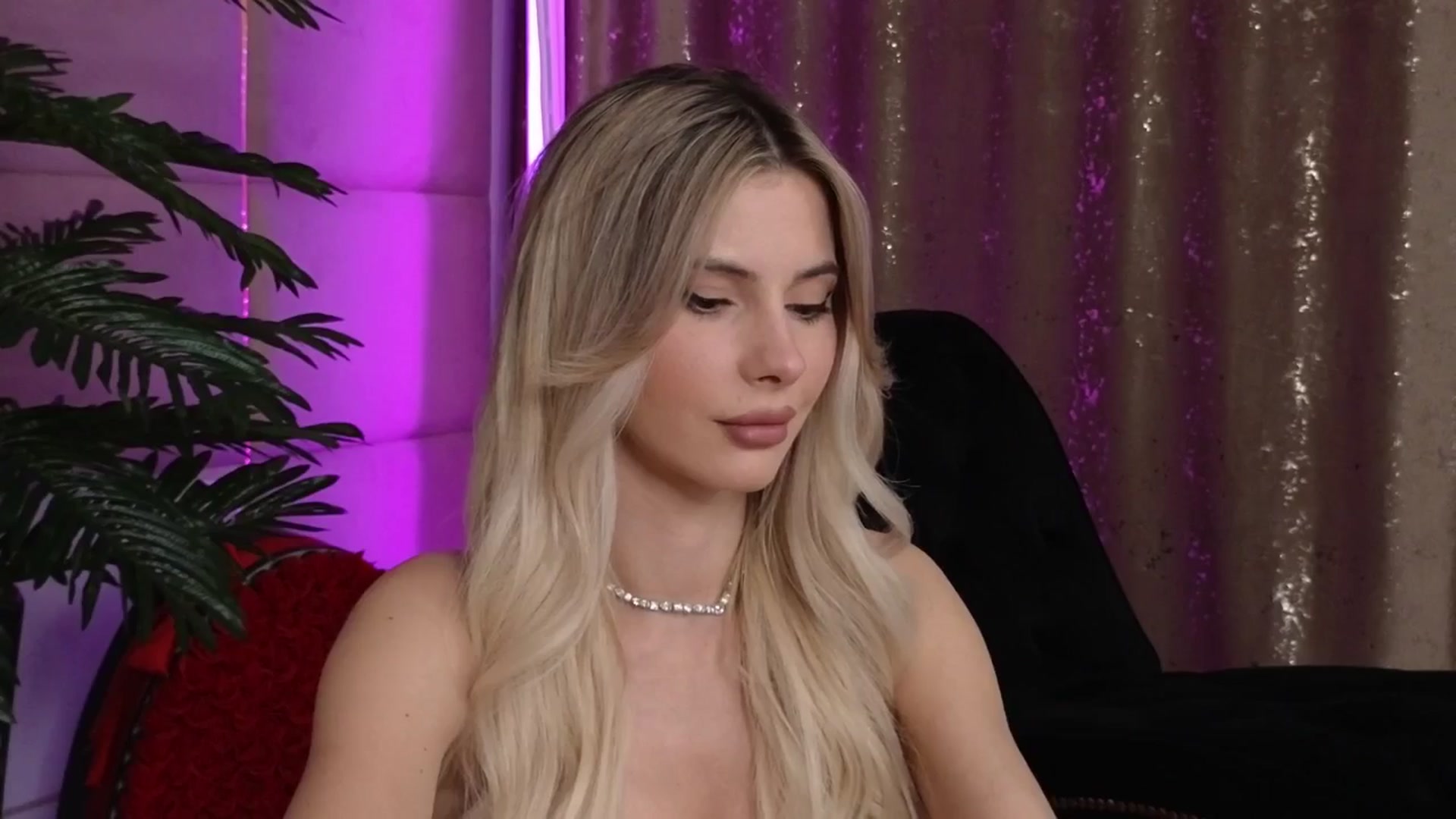 Gallery image thumbnail from ElaBlue's myfreecams stream on, 10/17/2025, 24:09 image 10 of 20