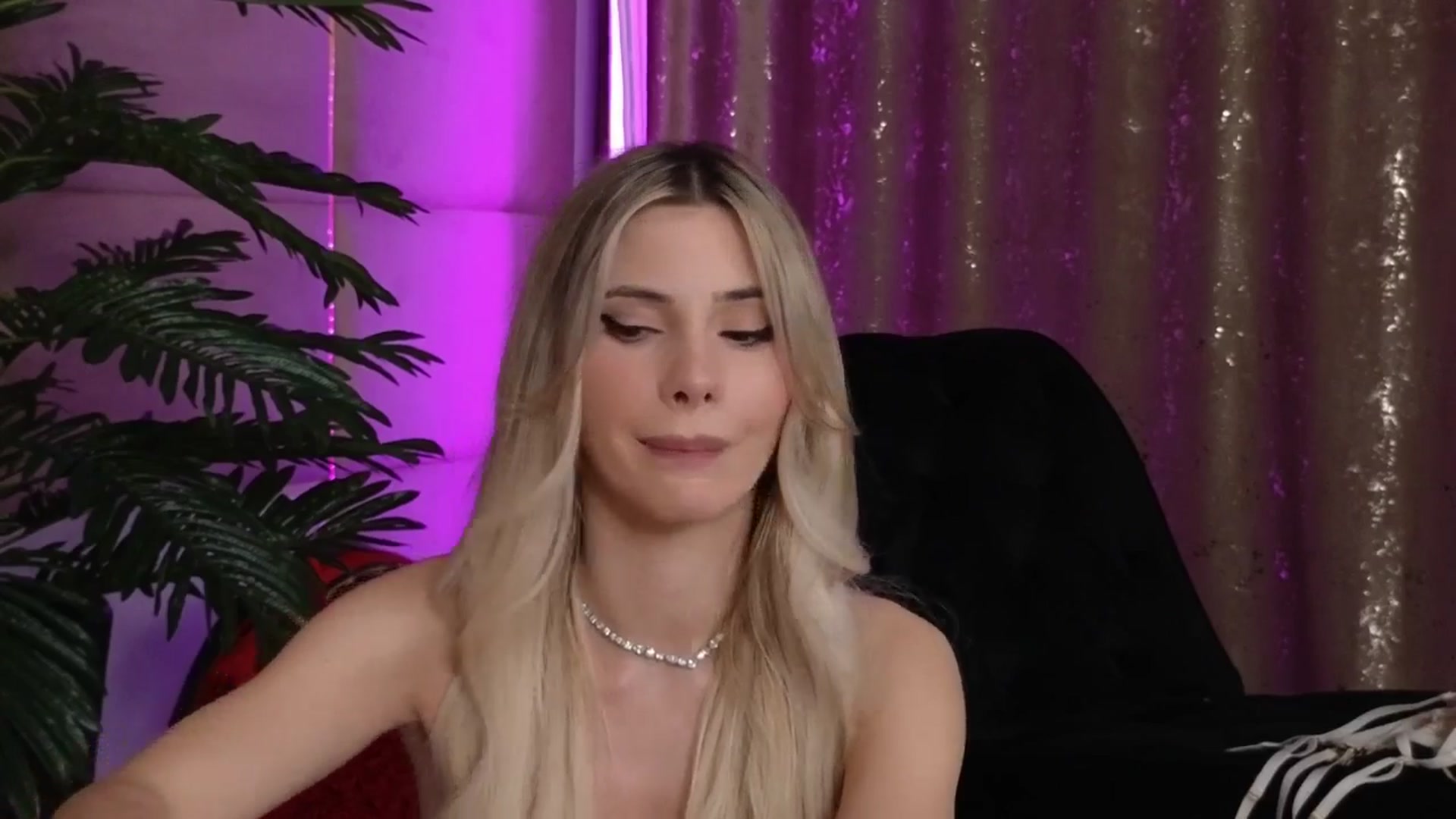 Gallery image thumbnail from ElaBlue's myfreecams stream on, 10/17/2025, 03:12 image 20 of 20