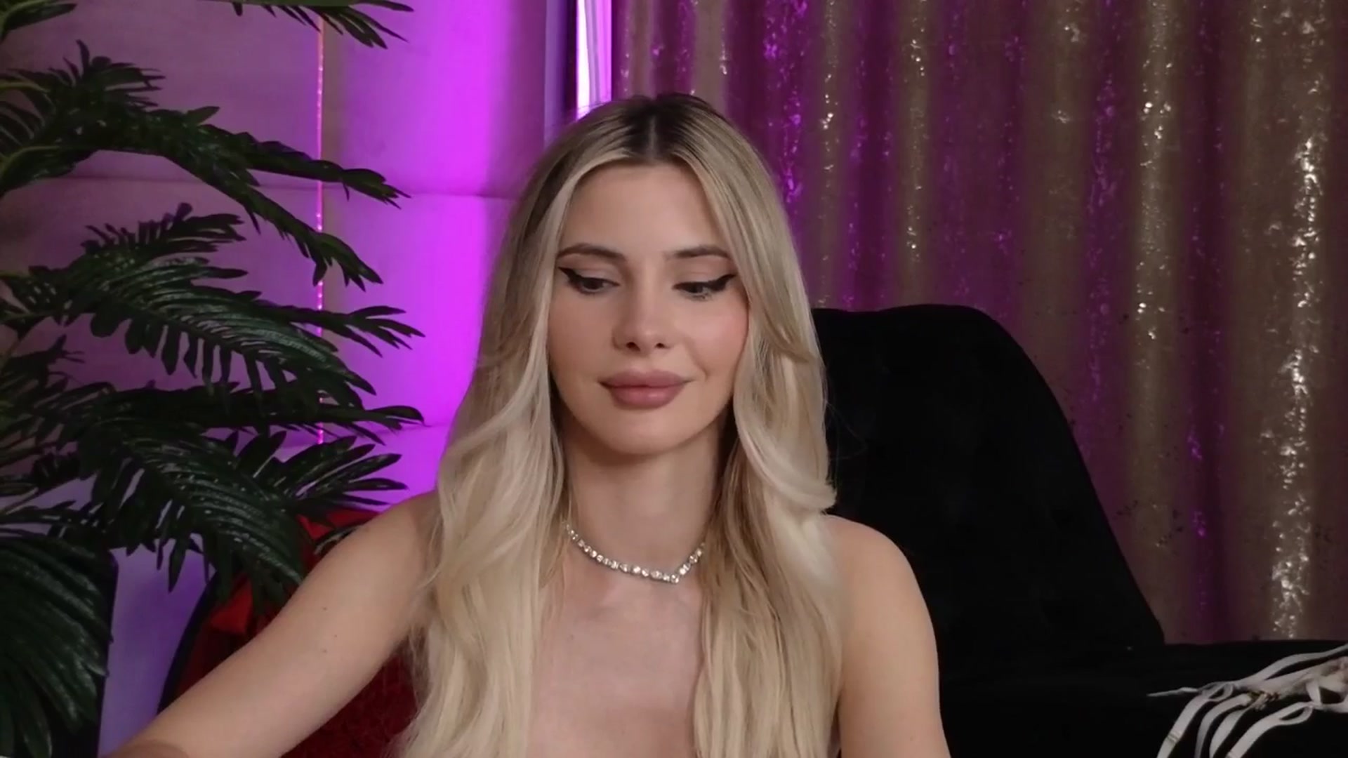 Gallery image thumbnail from ElaBlue's myfreecams stream on, 10/17/2025, 03:12 image 12 of 20
