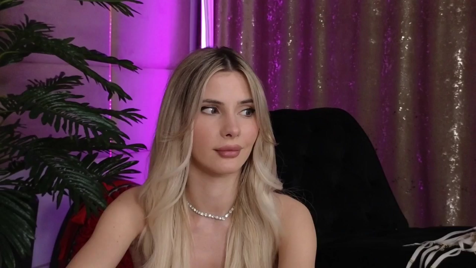 Gallery image thumbnail from ElaBlue's myfreecams stream on, 10/17/2025, 03:12 image 19 of 20