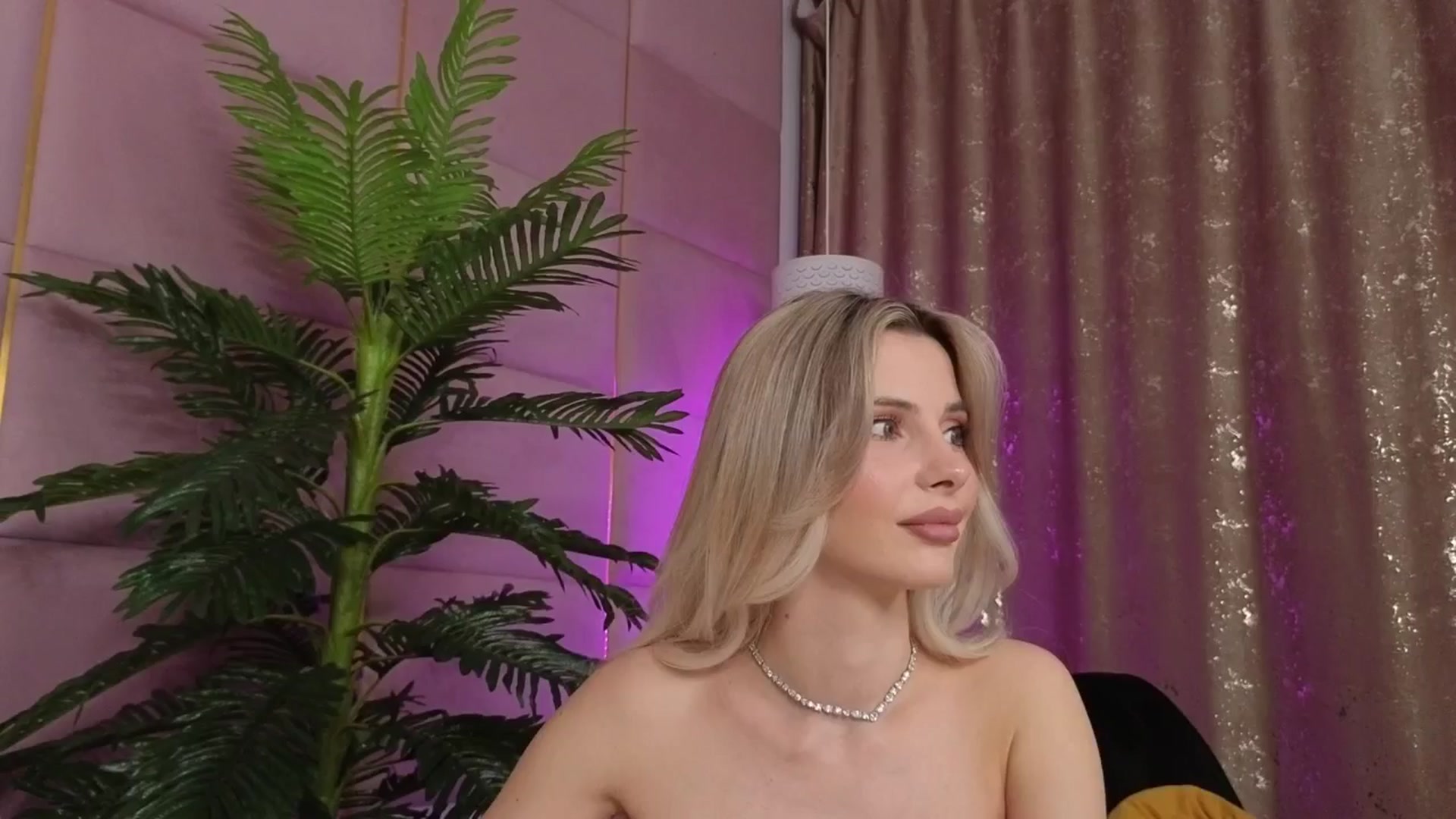 Gallery image thumbnail from ElaBlue's myfreecams stream on, 10/18/2025, 21:25 image 4 of 20