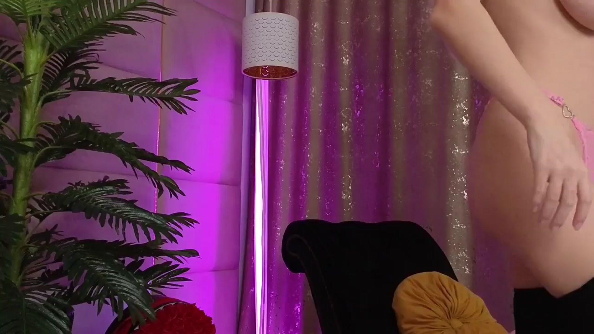 Gallery image thumbnail from ElaBlue's myfreecams stream on, 10/19/2025, 02:10 image 1 of 20