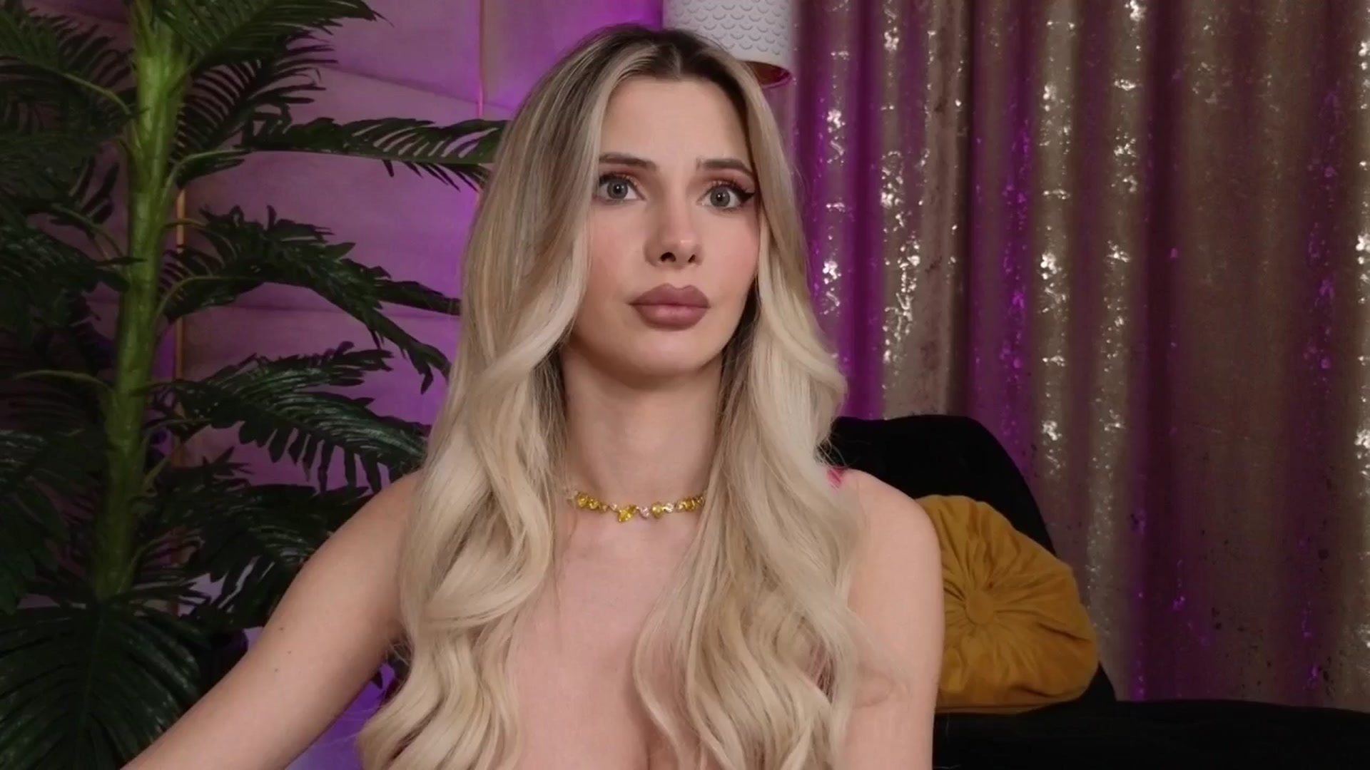 Gallery image thumbnail from ElaBlue's myfreecams stream on, 10/26/2025, 01:54 image 1 of 20
