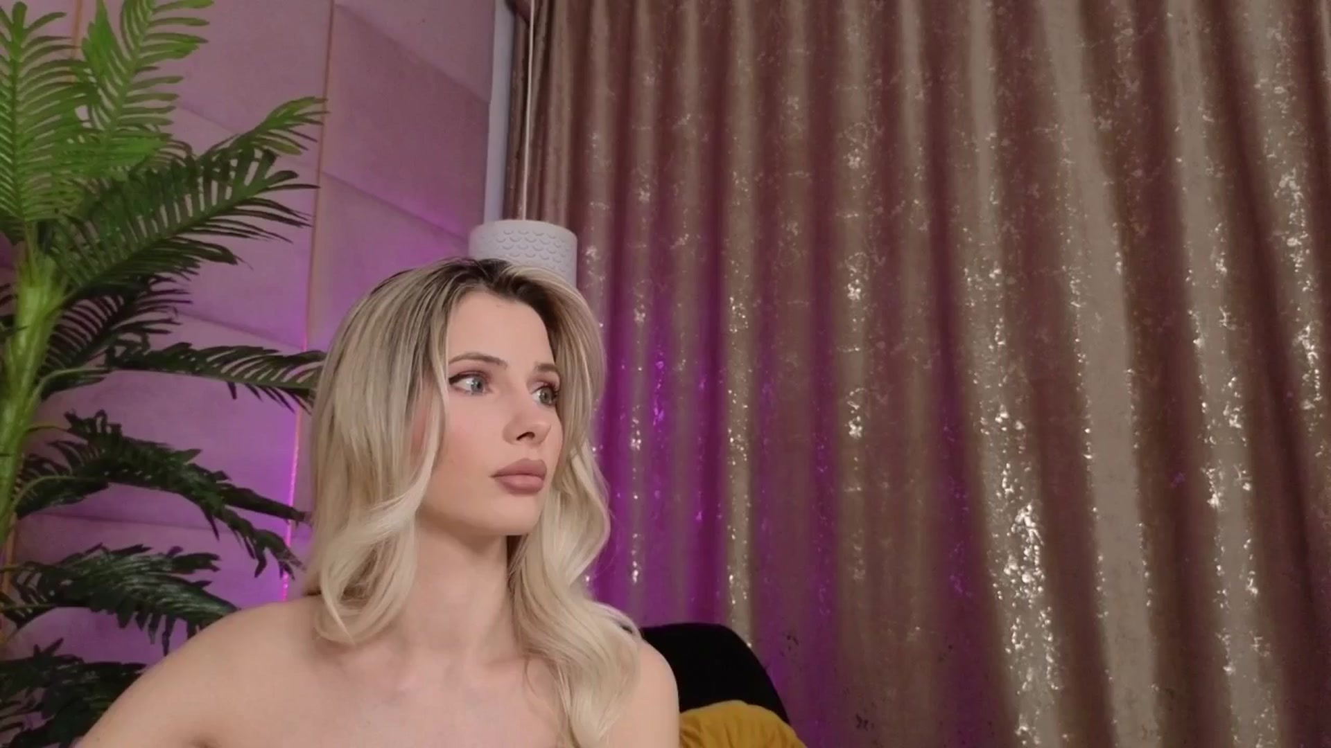 Gallery image thumbnail from ElaBlue's myfreecams stream on, 10/28/2025, 23:38 image 1 of 20