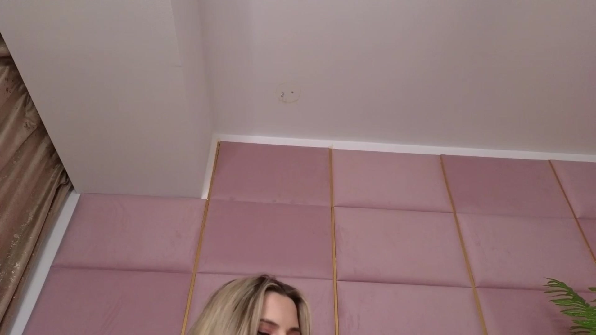 Gallery image thumbnail from ElaBlue's myfreecams stream on, 10/31/2025, 04:39 image 17 of 20