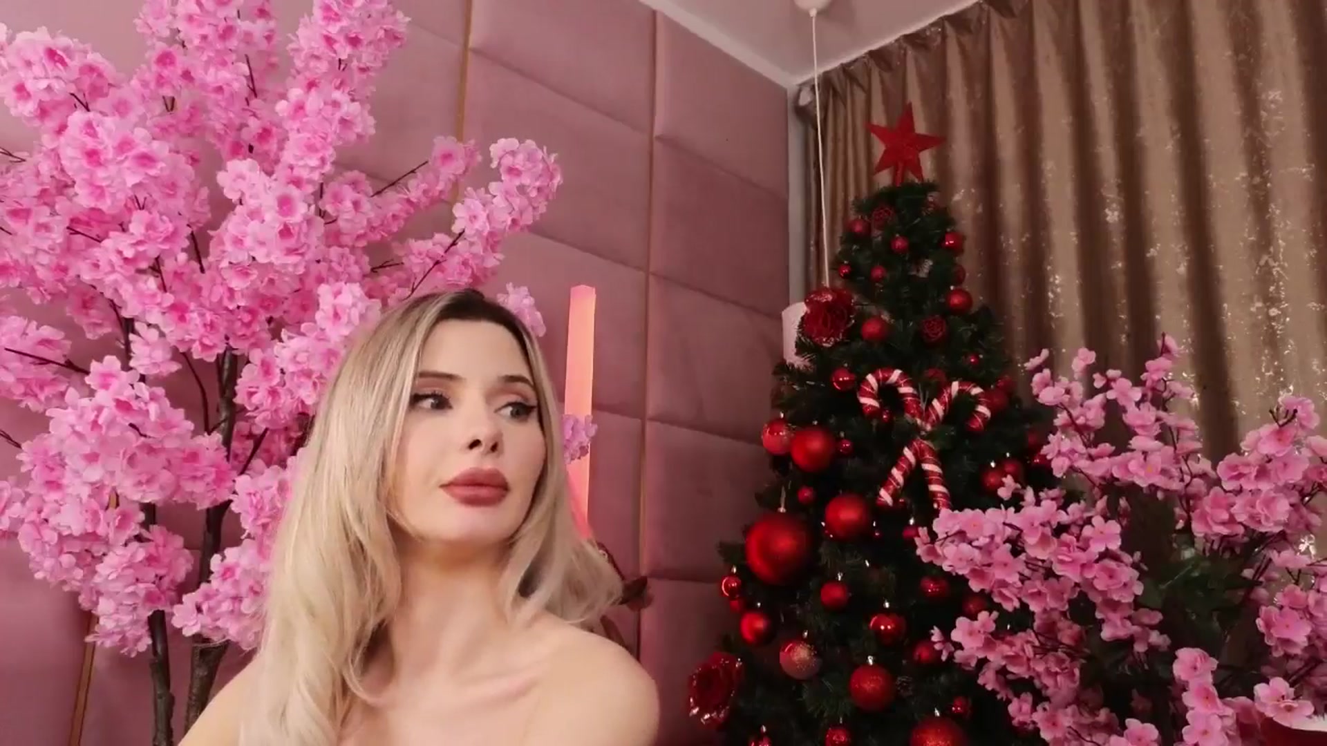 Gallery image thumbnail from ElaBlue's myfreecams stream on, 12/15/2025, 03:34 image 10 of 20