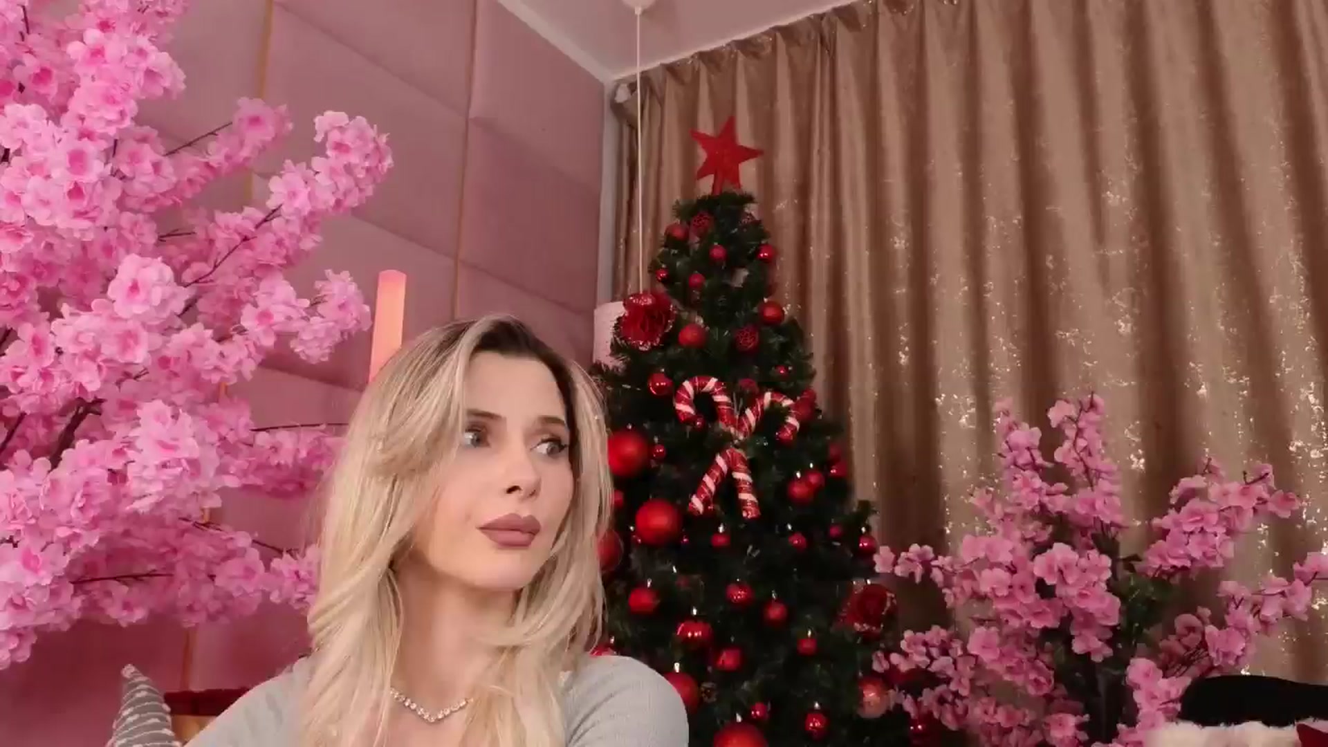Gallery image thumbnail from ElaBlue's myfreecams stream on, 12/17/2025, 02:42 image 13 of 20