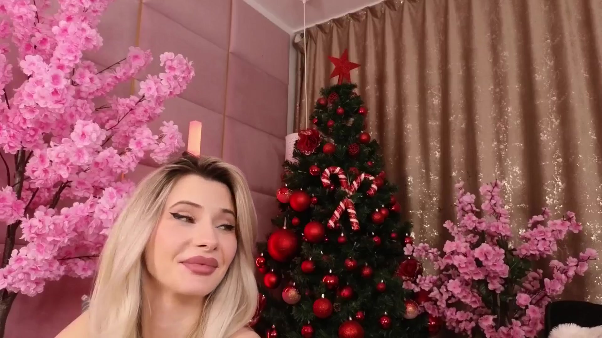 Gallery image thumbnail from ElaBlue's myfreecams stream on, 12/18/2025, 05:31 image 2 of 20