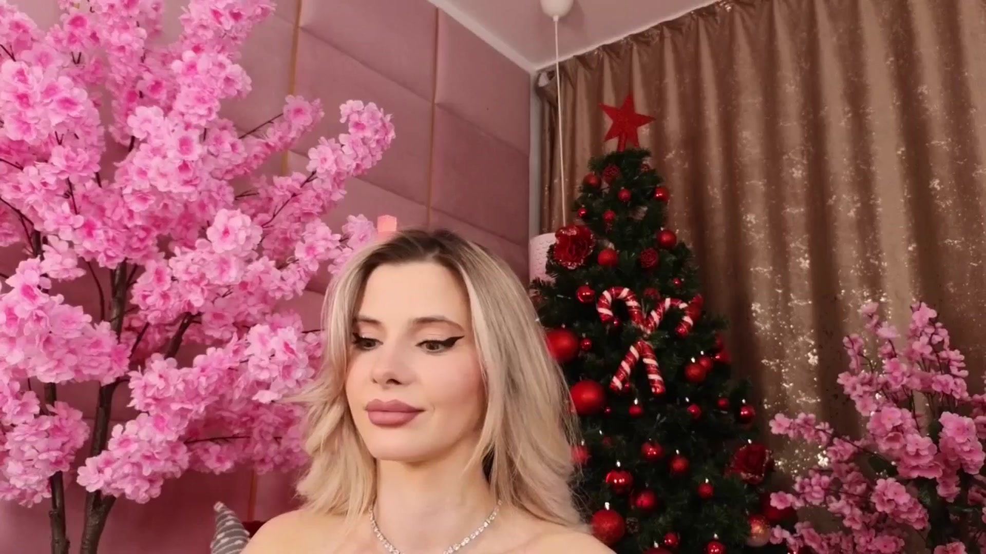 Gallery image thumbnail from ElaBlue's myfreecams stream on, 12/19/2025, 01:02 image 10 of 20