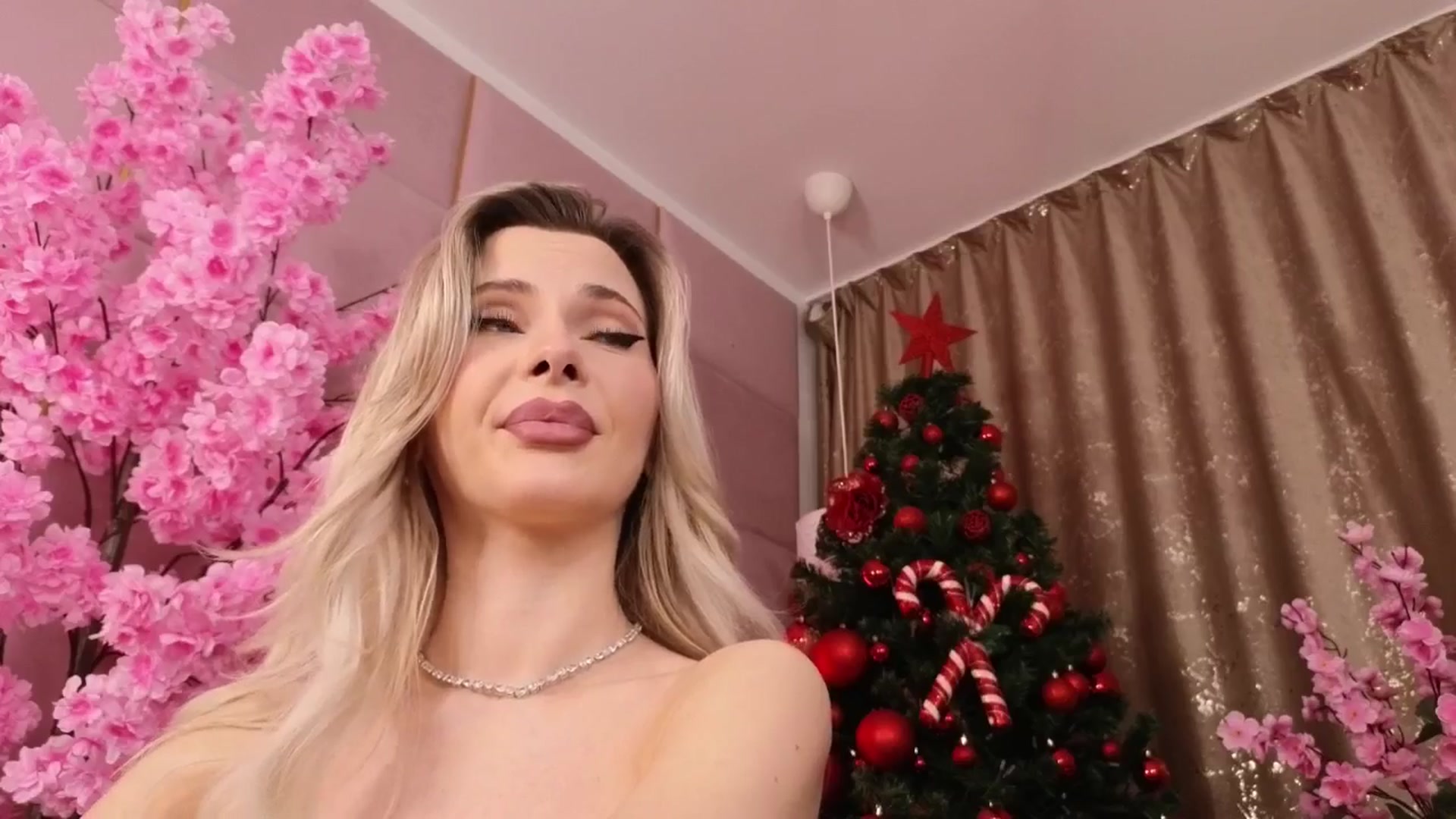 Gallery image thumbnail from ElaBlue's myfreecams stream on, 12/23/2025, 04:50 image 6 of 20