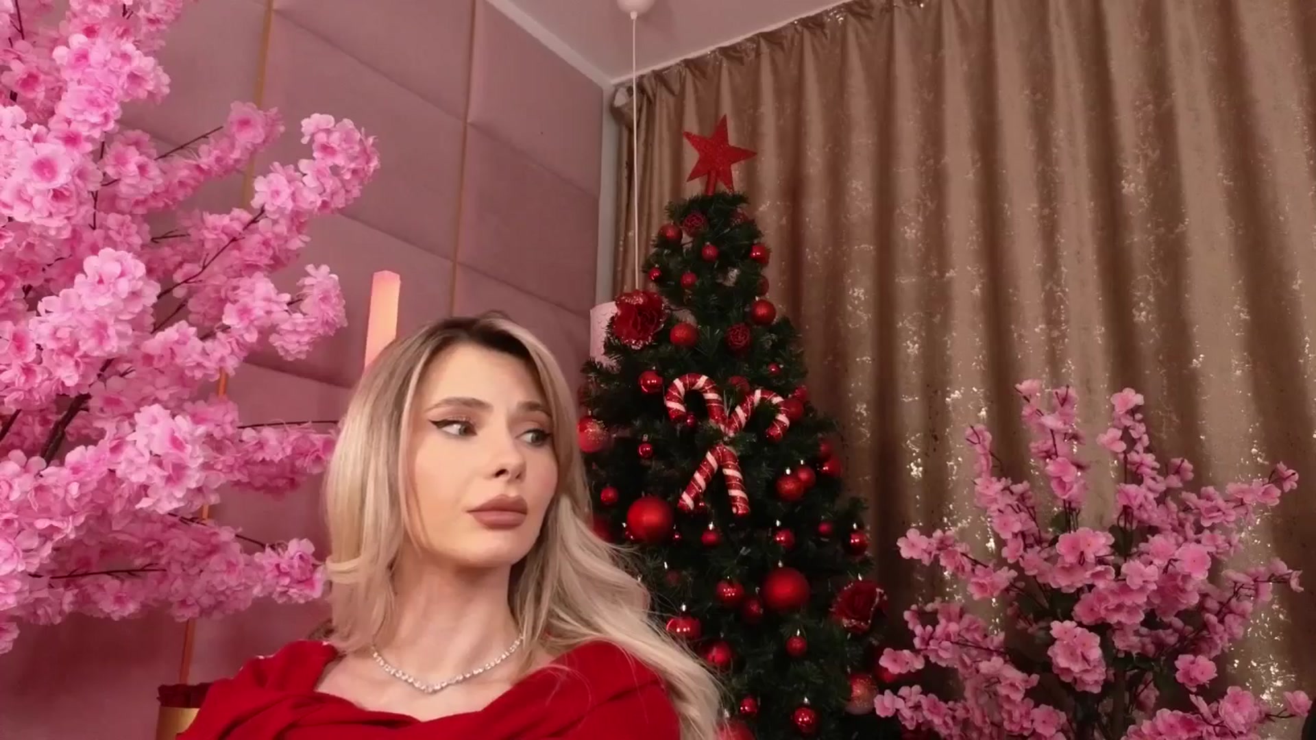 Gallery image thumbnail from ElaBlue's myfreecams stream on, 12/26/2025, 06:03 image 9 of 20