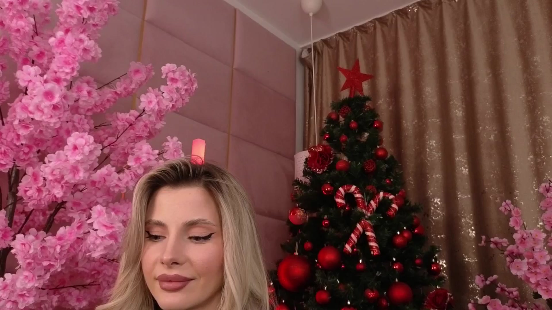 Gallery image thumbnail from ElaBlue's myfreecams stream on, 12/29/2025, 05:23 image 16 of 20