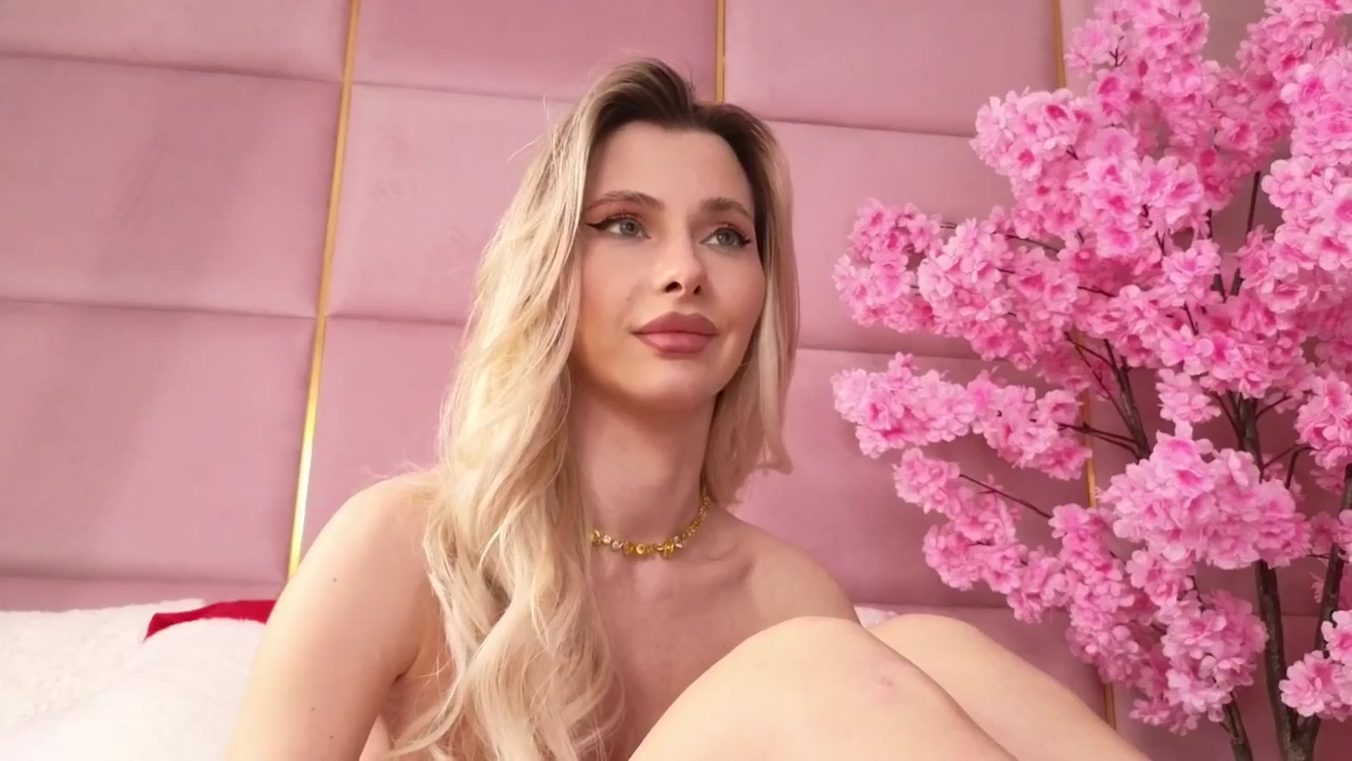 Gallery image thumbnail from ElaBlue's myfreecams stream on, 01/08/2026, 06:15 image 13 of 20