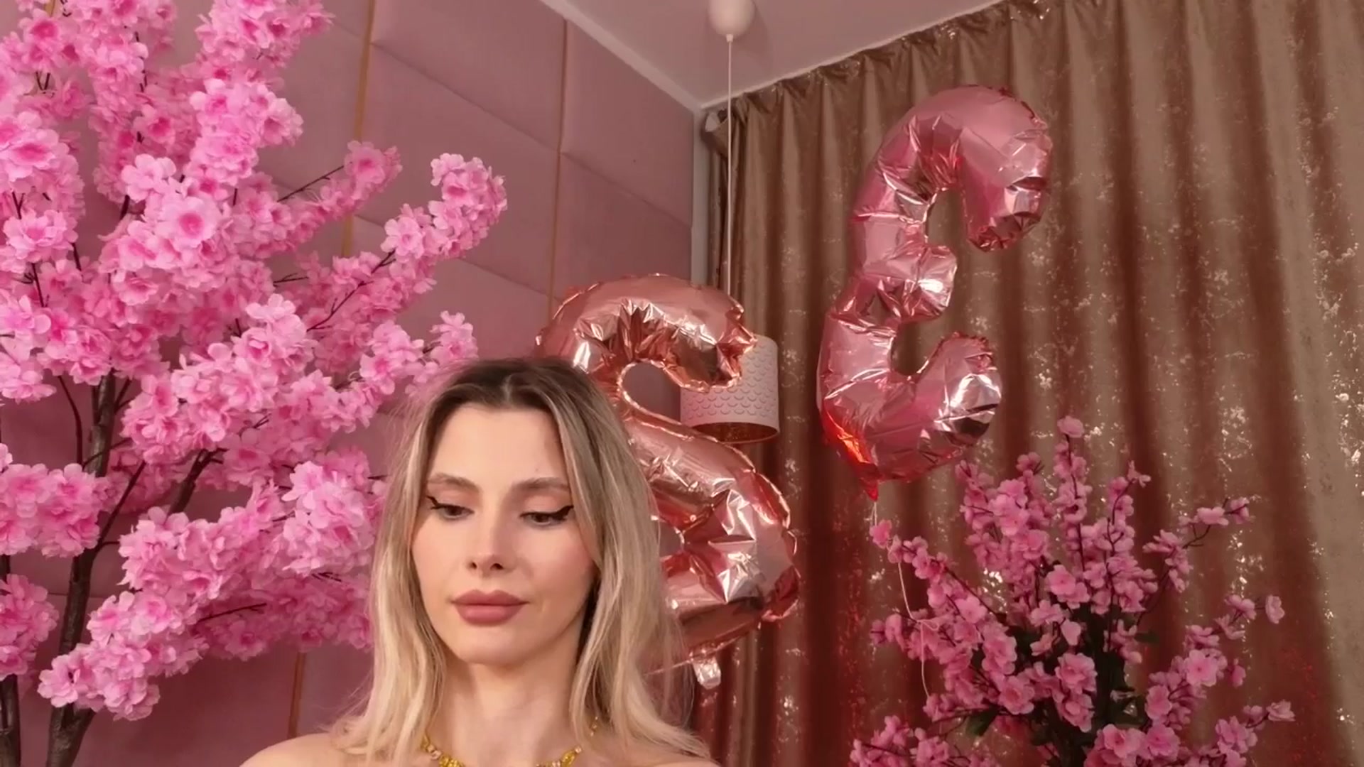 Gallery image thumbnail from ElaBlue's myfreecams stream on, 01/26/2026, 24:38 image 17 of 20