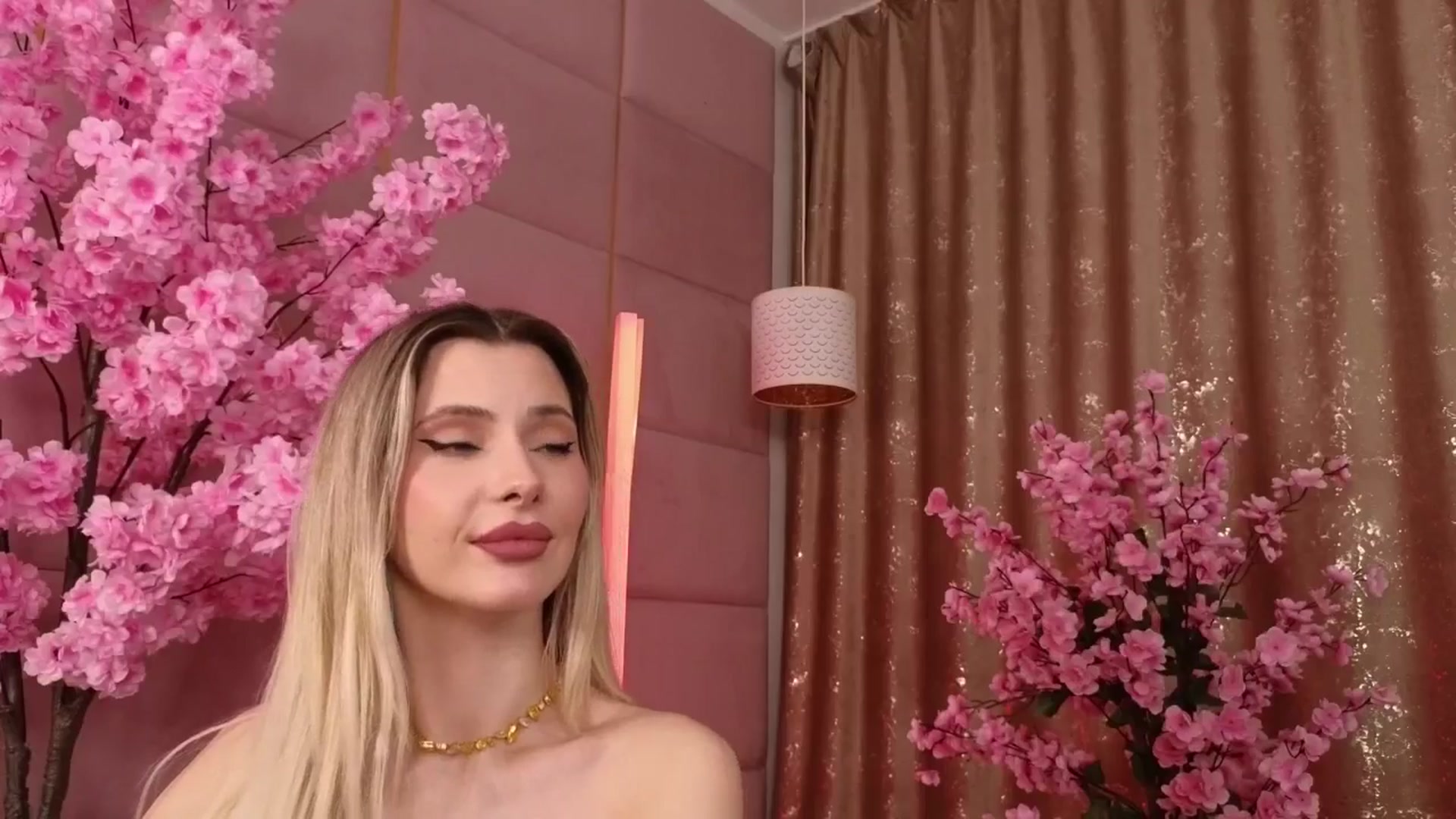 Gallery image thumbnail from ElaBlue's myfreecams stream on, 02/04/2026, 24:37 image 20 of 20
