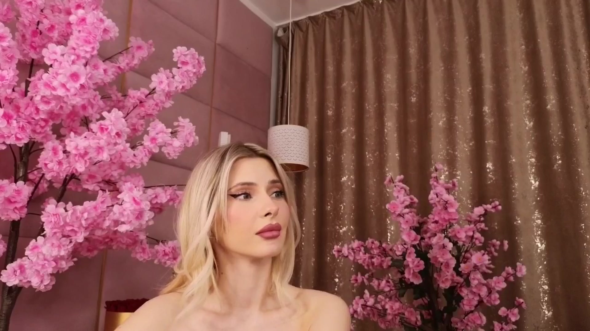 Gallery image thumbnail from ElaBlue's myfreecams stream on, 02/09/2026, 24:03 image 12 of 20