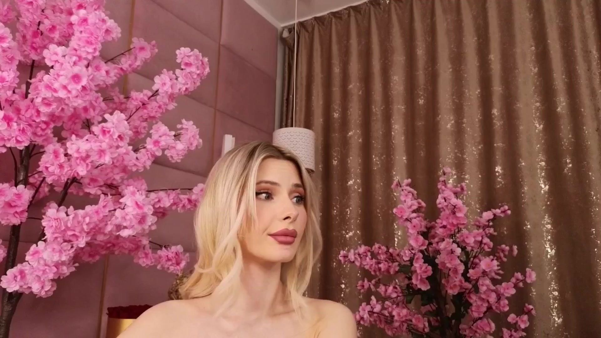 Gallery image thumbnail from ElaBlue's myfreecams stream on, 02/09/2026, 01:21 image 1 of 20