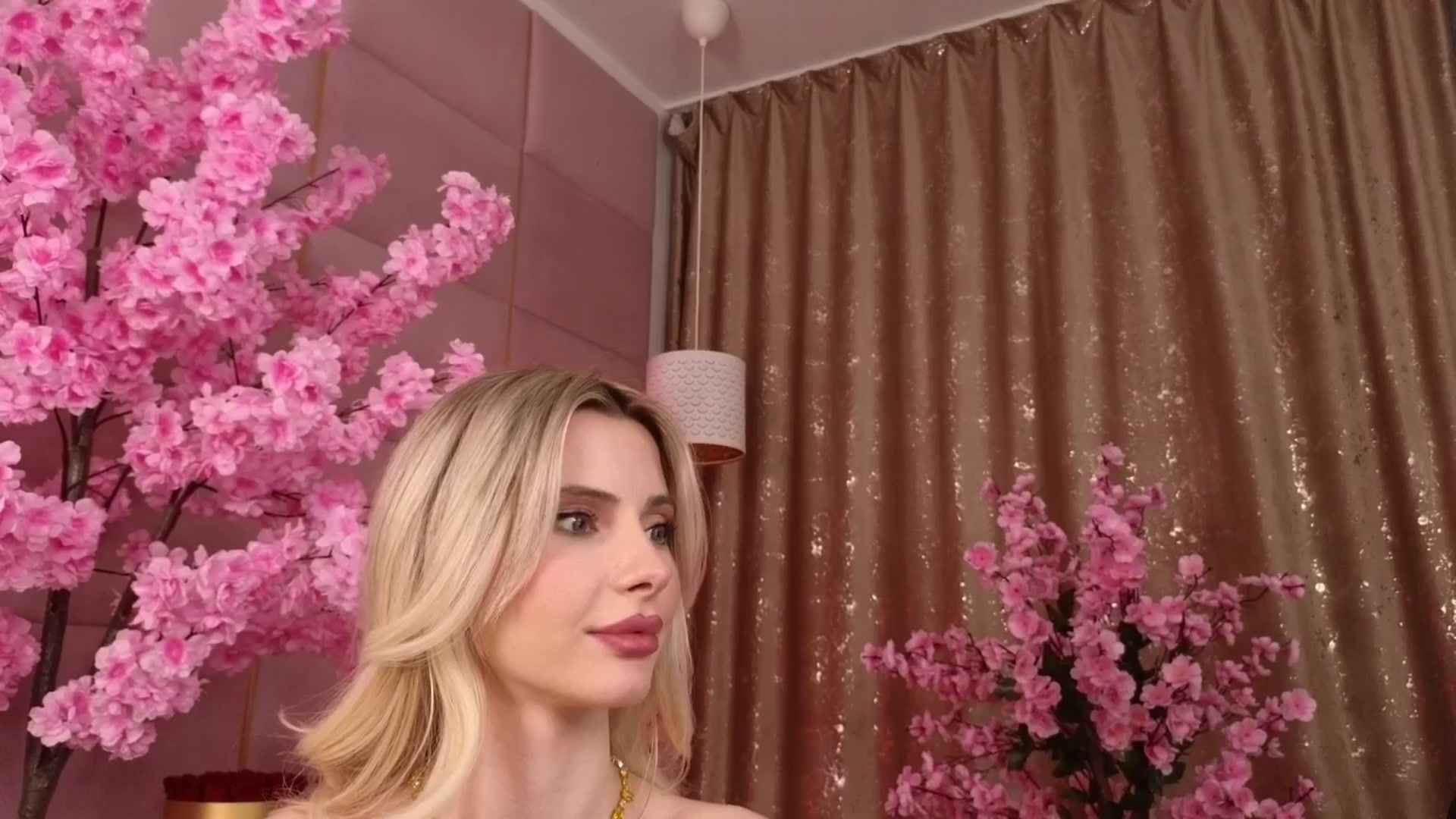 Gallery image thumbnail from ElaBlue's myfreecams stream on, 03/06/2026, 06:28 image 18 of 20