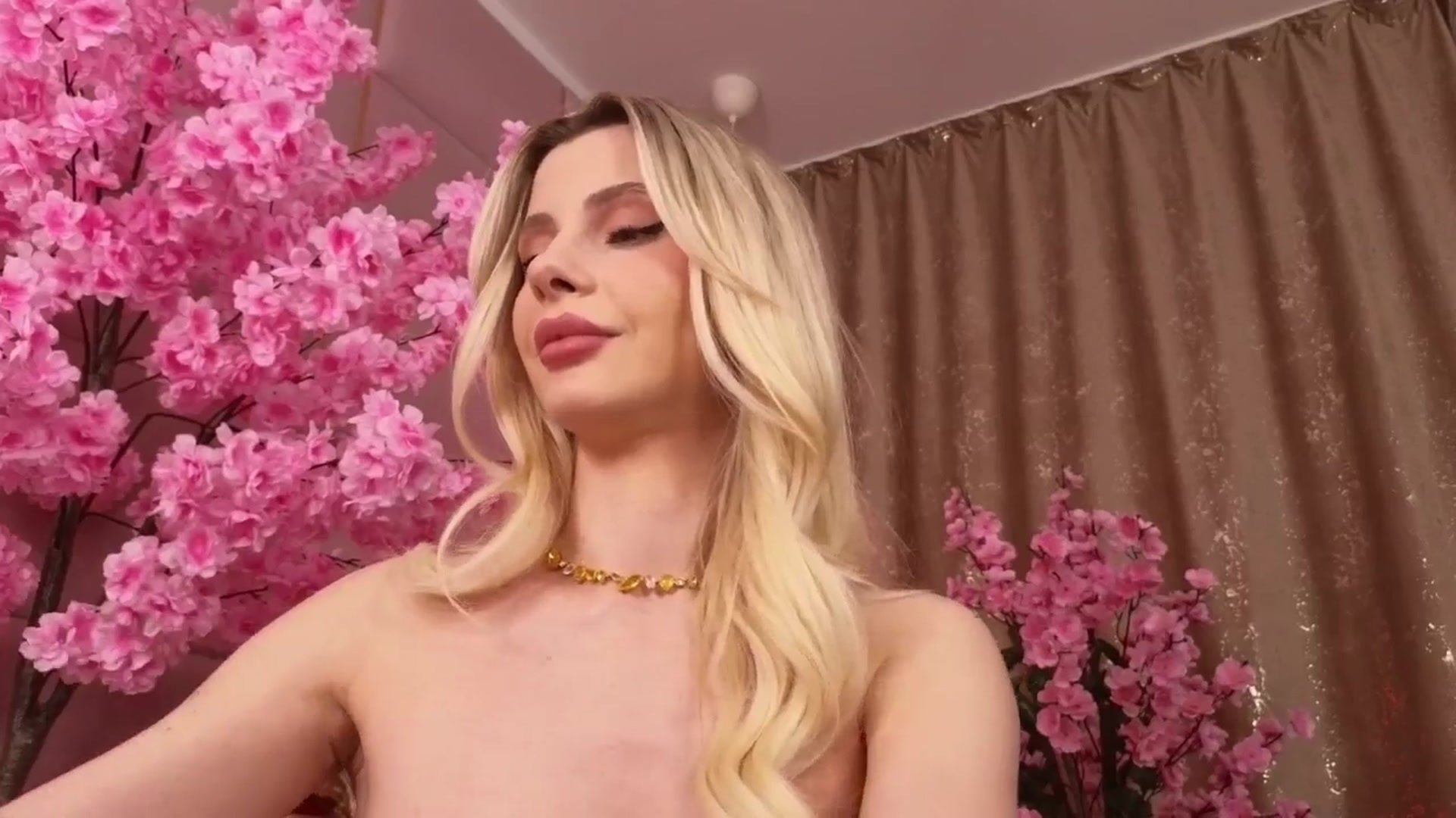 Gallery image thumbnail from ElaBlue's myfreecams stream on, 03/25/2026, 02:39 image 2 of 20