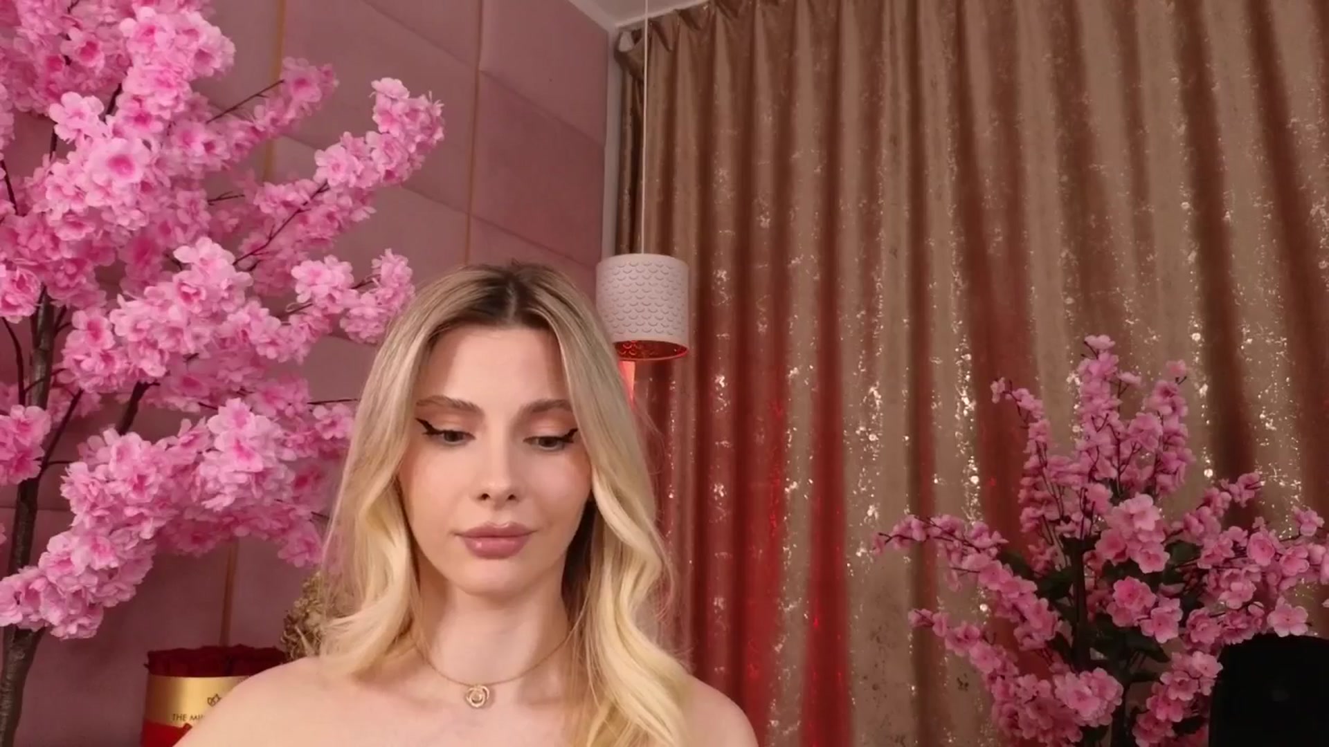 Gallery image thumbnail from ElaBlue's myfreecams stream on, 04/30/2026, 24:08 image 4 of 20