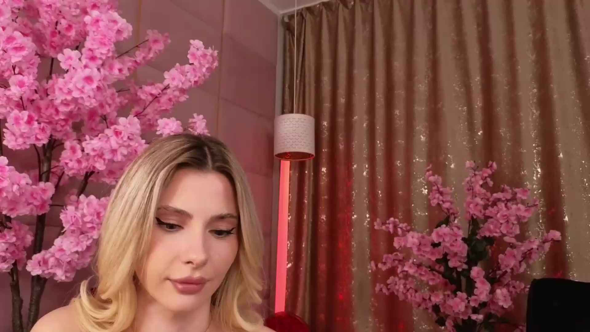 Gallery image thumbnail from ElaBlue's myfreecams stream on, 05/21/2026, 24:02 image 2 of 20