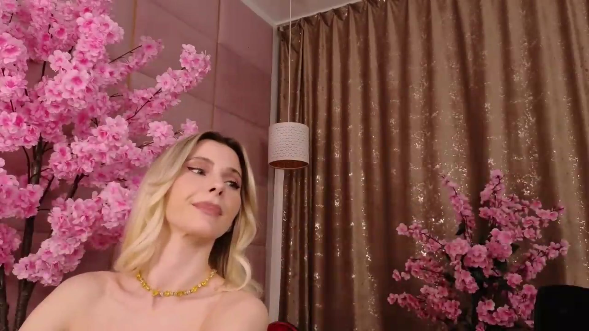 Gallery image thumbnail from ElaBlue's myfreecams stream on, 05/24/2026, 24:39 image 12 of 20