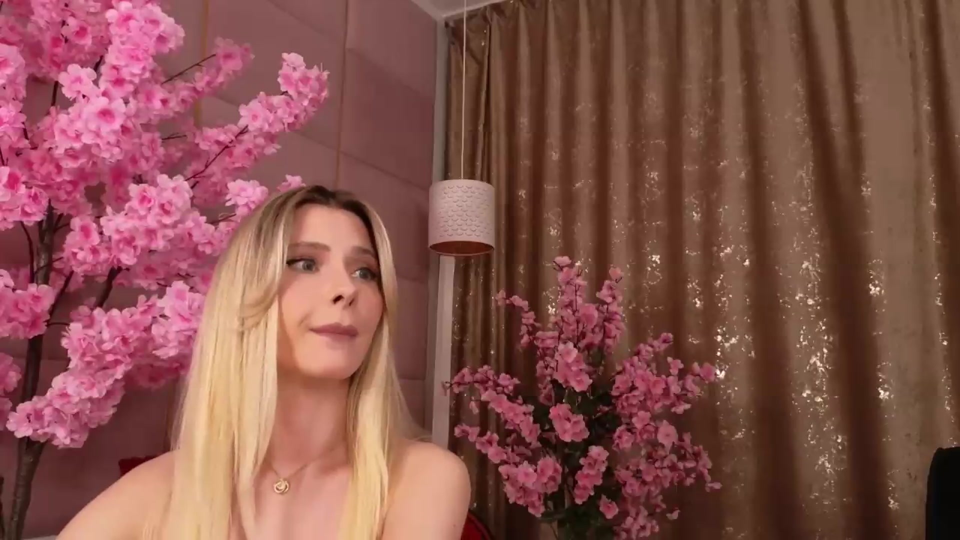 Gallery image thumbnail from ElaBlue's myfreecams stream on, 05/30/2026, 01:14 image 13 of 20