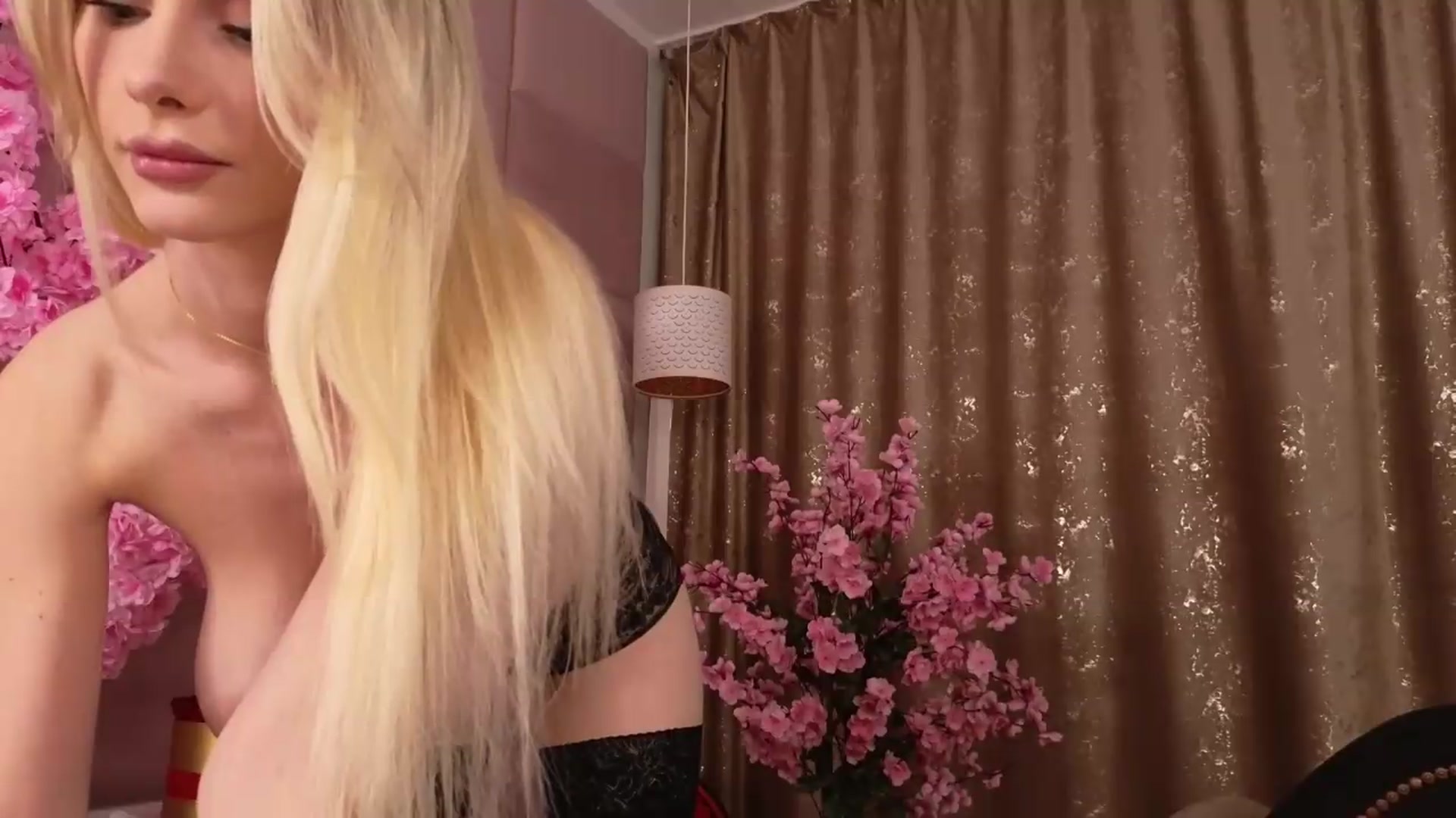Gallery image thumbnail from ElaBlue's myfreecams stream on, 05/30/2026, 05:31 image 6 of 20
