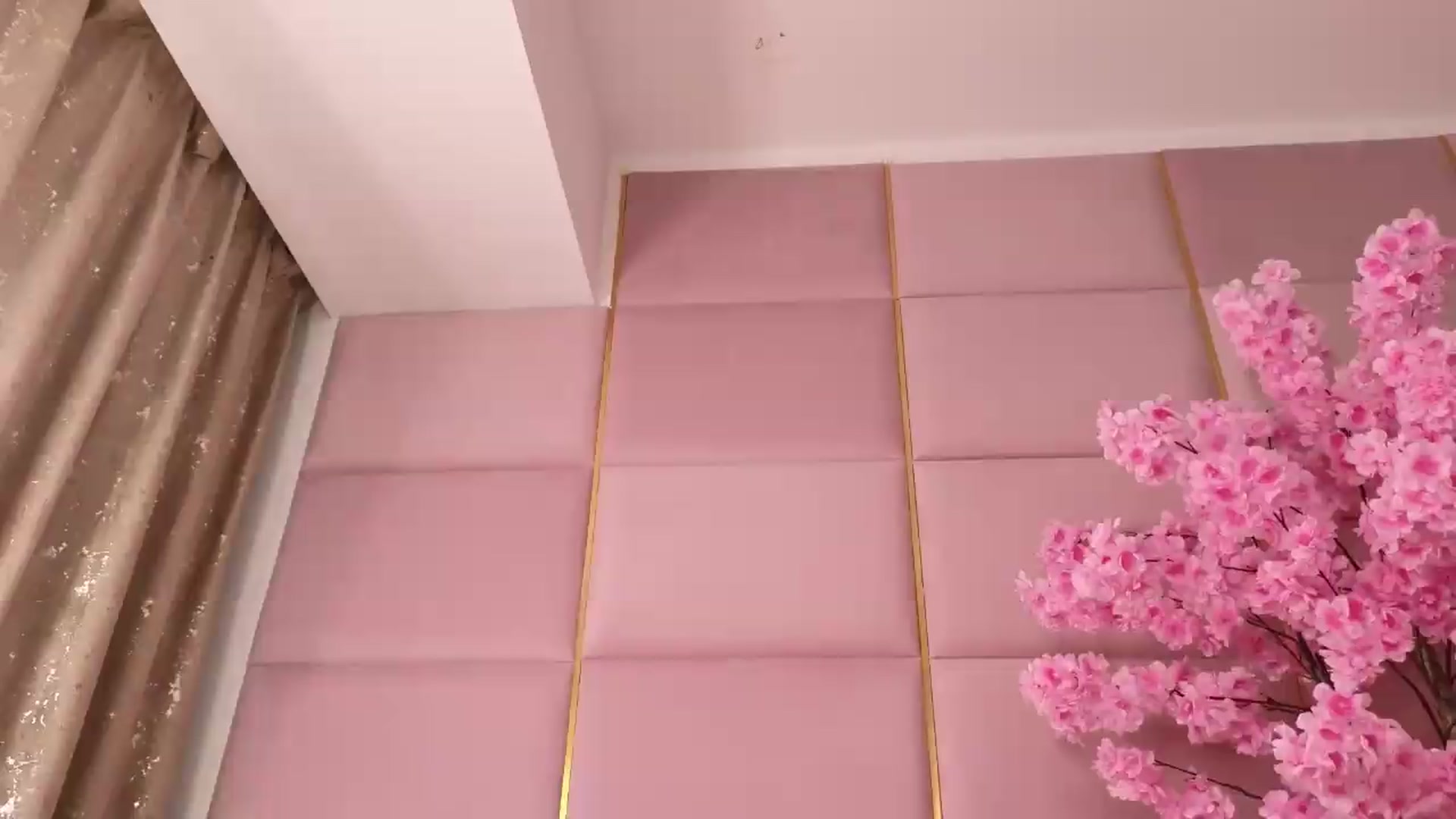 Gallery image thumbnail from ElaBlue's myfreecams stream on, 06/06/2026, 04:54 image 1 of 20