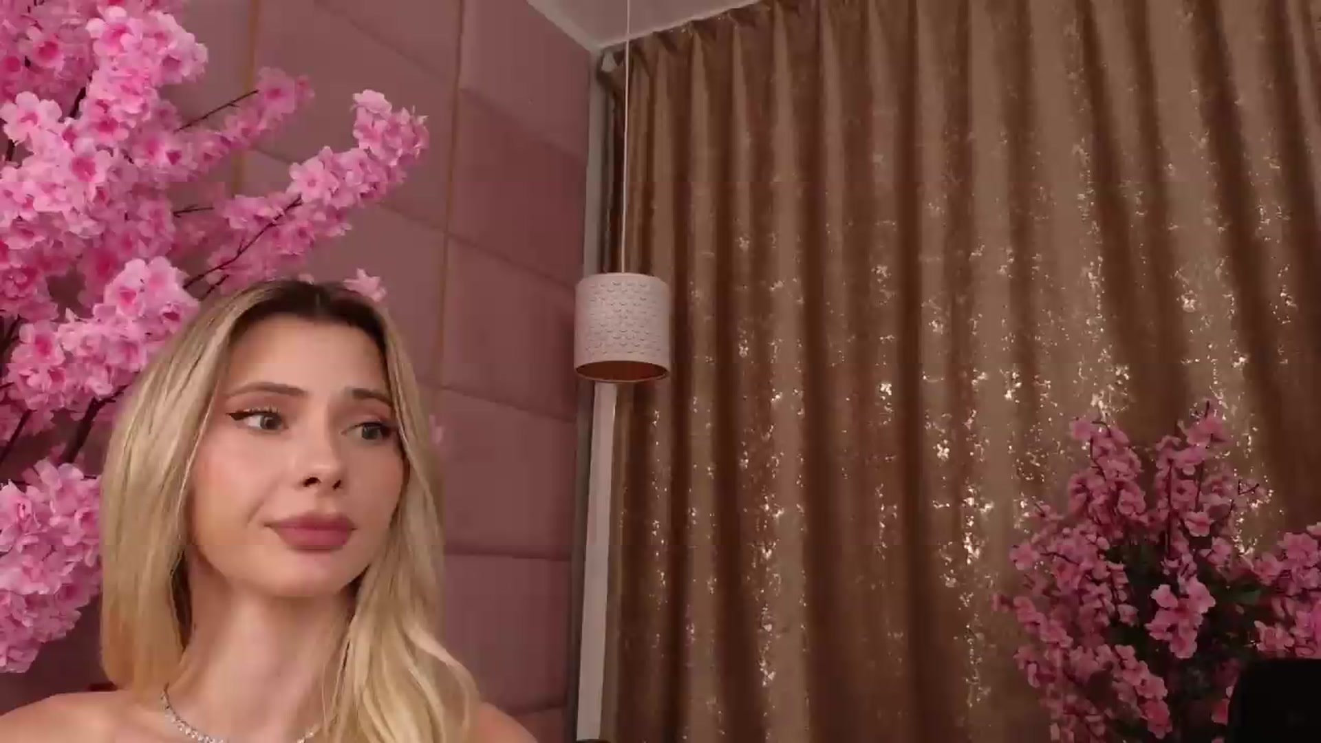 Gallery image thumbnail from ElaBlue's myfreecams stream on, 06/28/2026, 23:02 image 19 of 20
