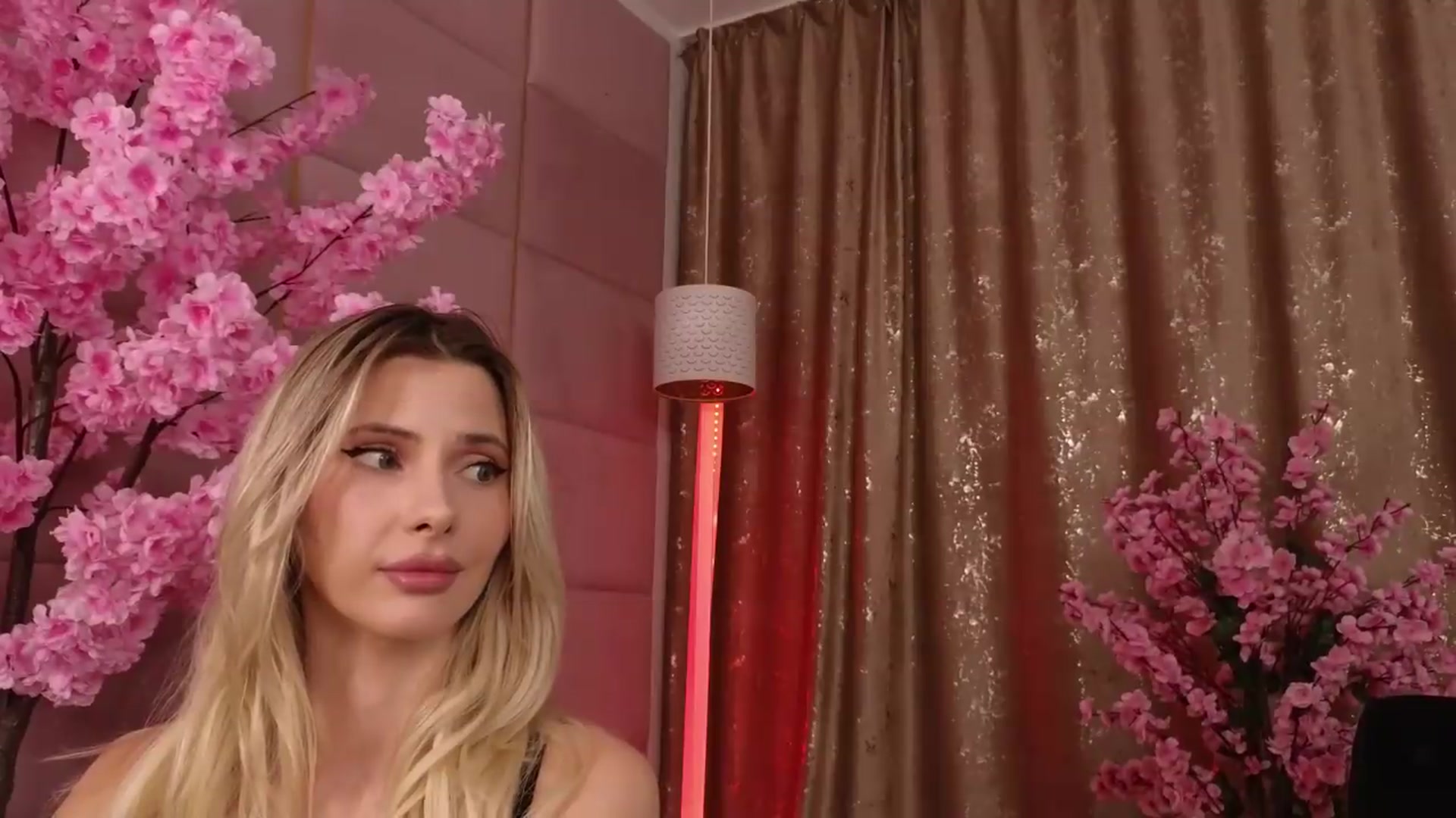 Gallery image thumbnail from ElaBlue's myfreecams stream on, 07/04/2026, 23:31 image 19 of 20