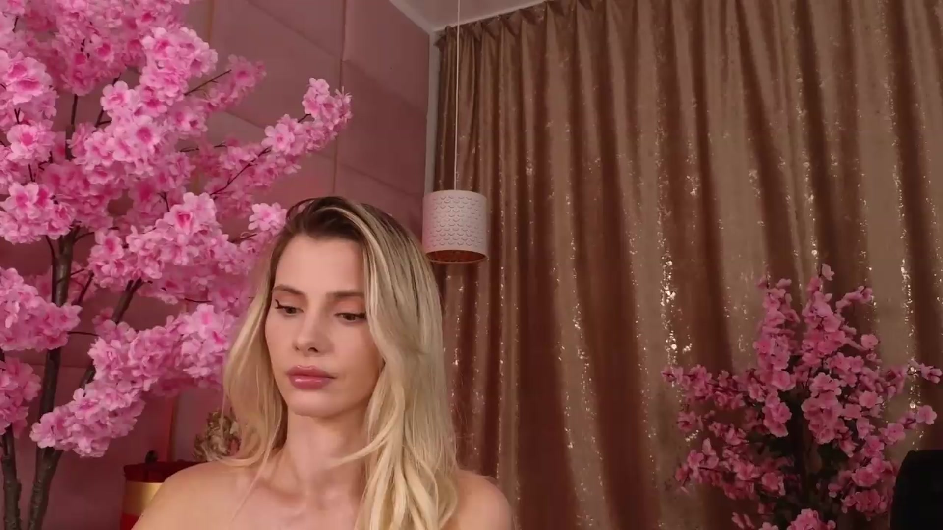 Gallery image thumbnail from ElaBlue's myfreecams stream on, 07/18/2026, 22:38 image 16 of 20