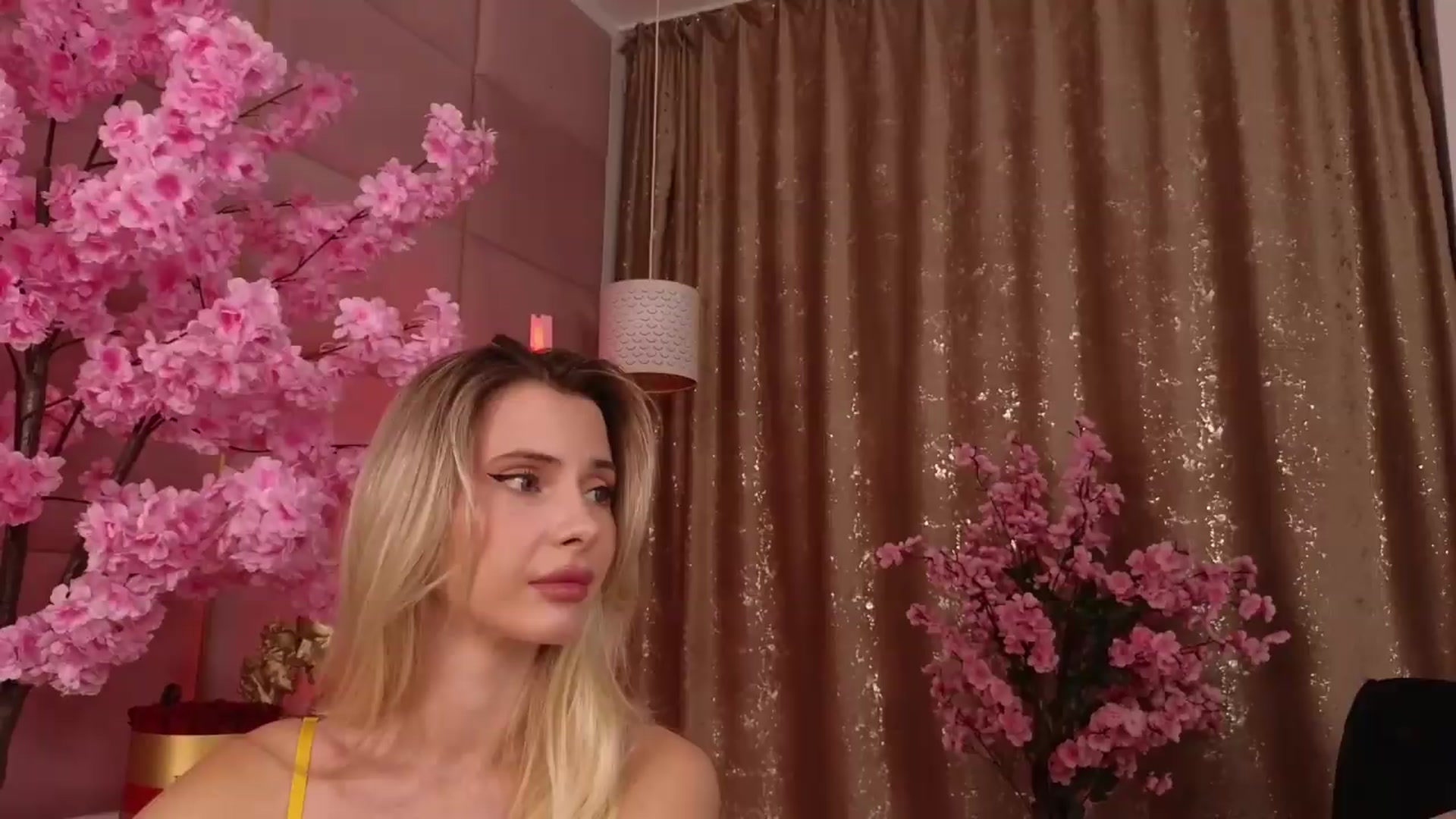 Gallery image thumbnail from ElaBlue's myfreecams stream on, 07/20/2026, 22:18 image 14 of 20