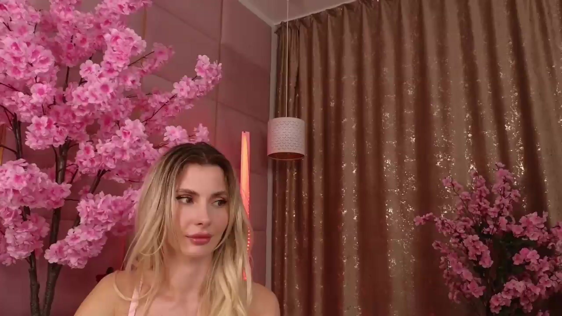 Gallery image thumbnail from ElaBlue's myfreecams stream on, 07/22/2026, 03:34 image 13 of 20