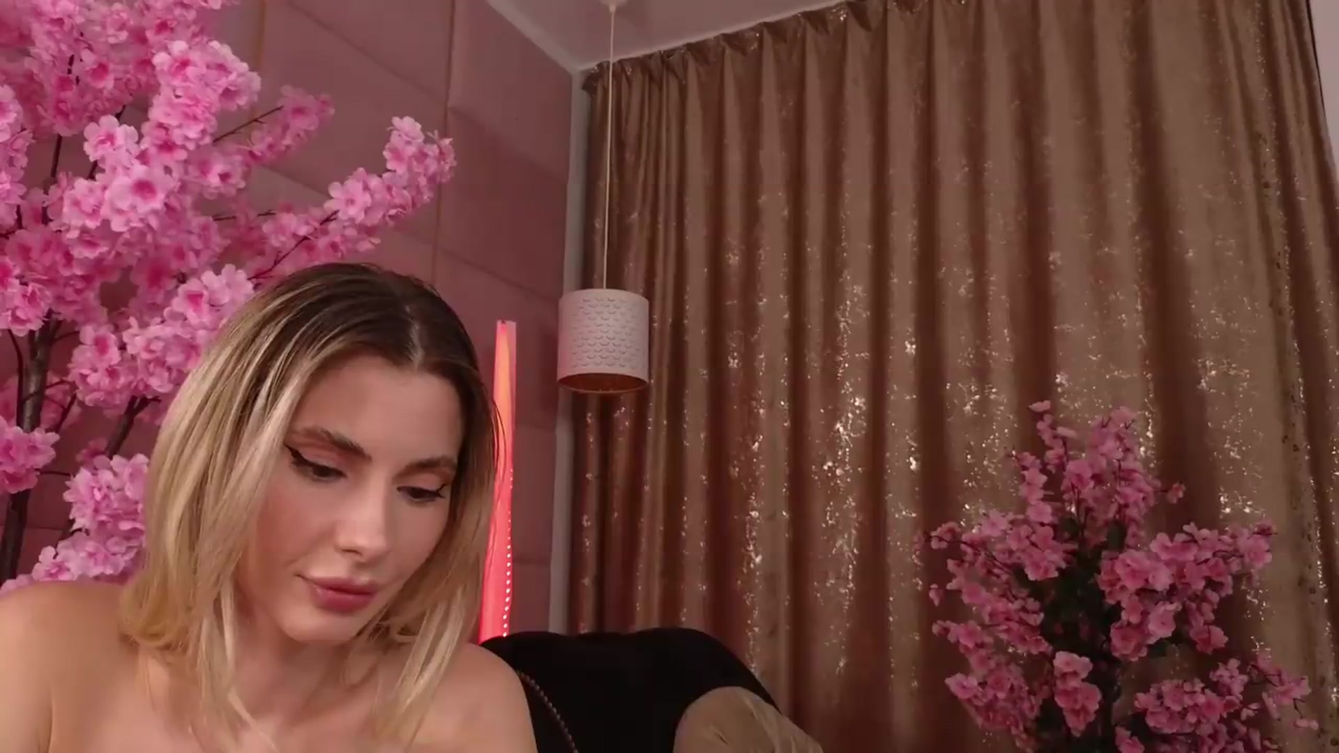 Gallery image thumbnail from ElaBlue's myfreecams stream on, 08/03/2026, 06:04 image 12 of 20