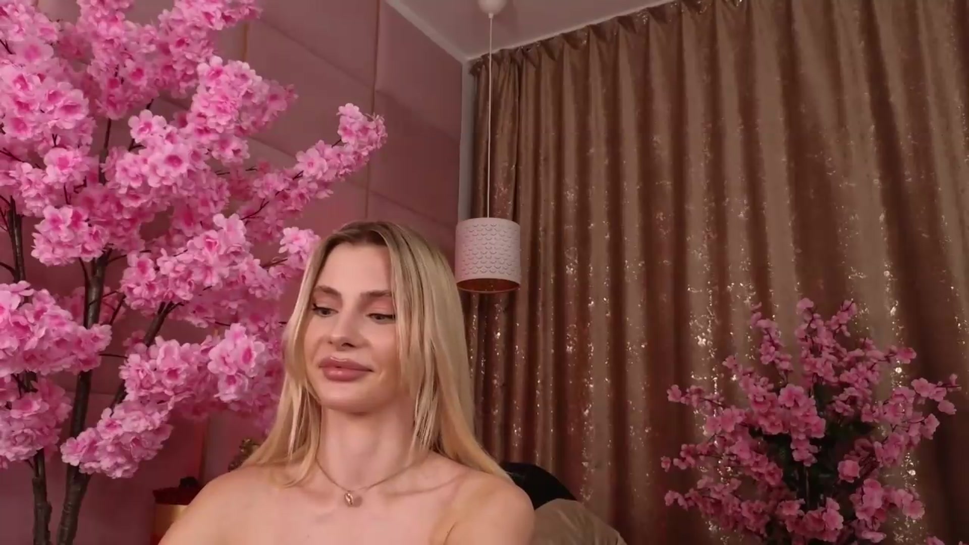 Gallery image thumbnail from ElaBlue's myfreecams stream on, 08/18/2026, 01:27 image 14 of 20