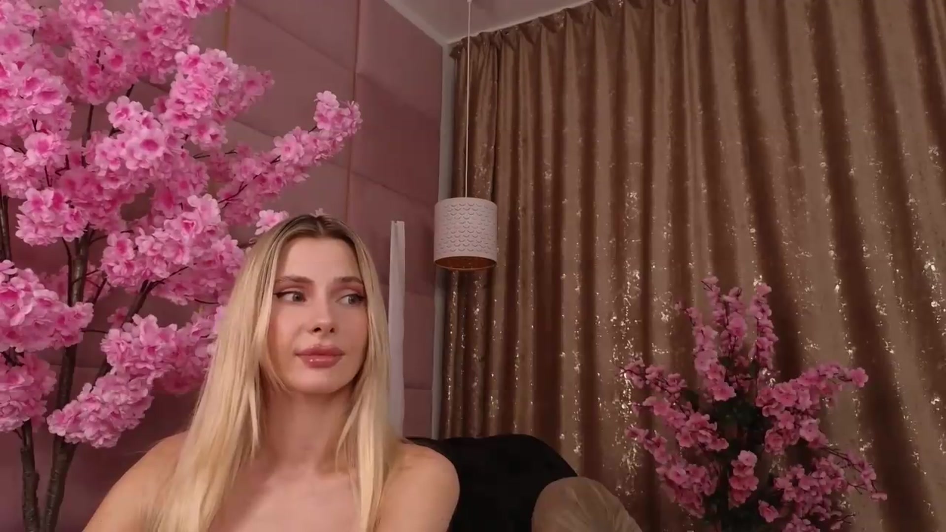 Gallery image thumbnail from ElaBlue's myfreecams stream on, 08/19/2026, 05:25 image 7 of 20